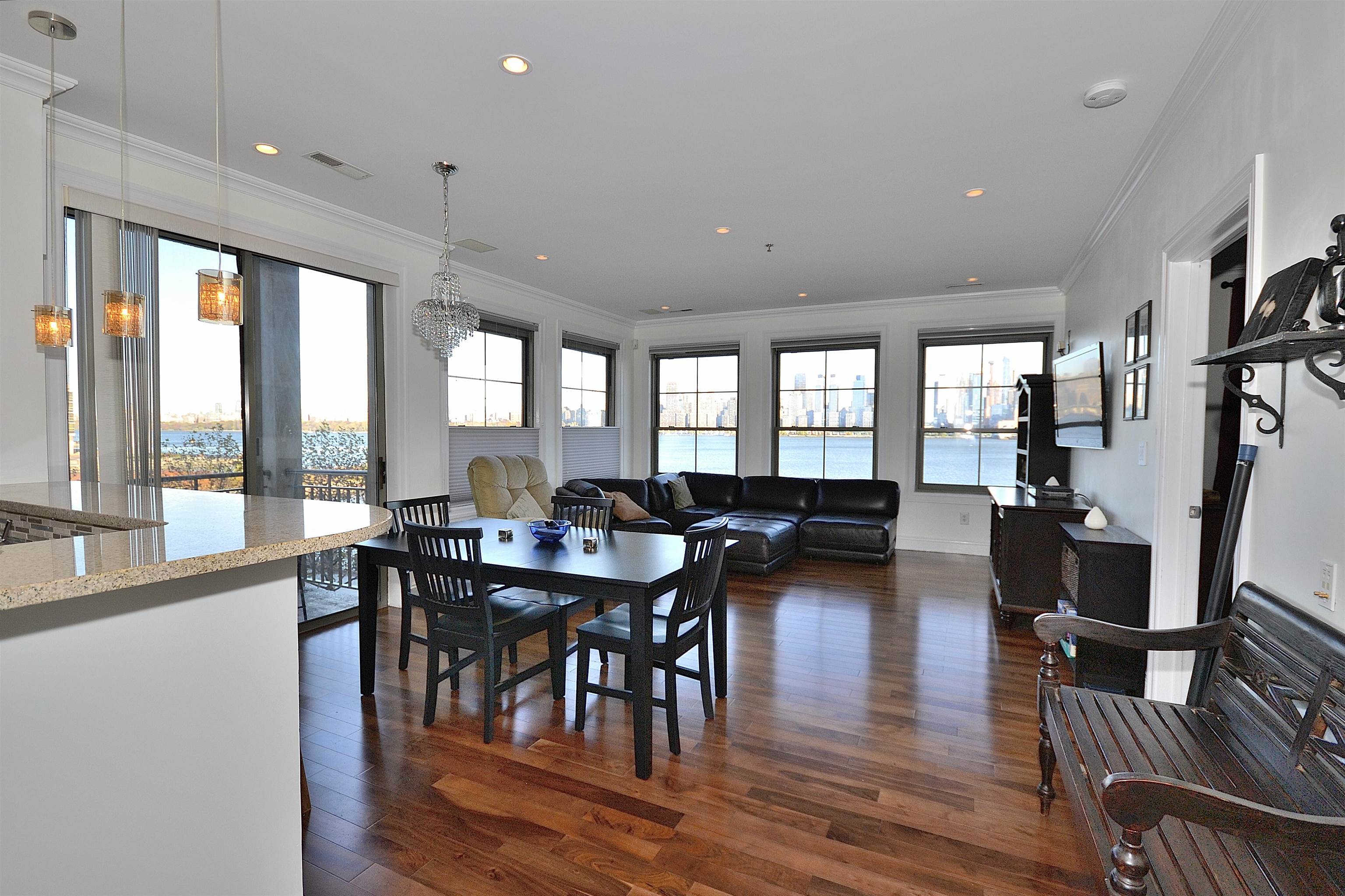 # 250014738 - For Rent in West New York NJ
