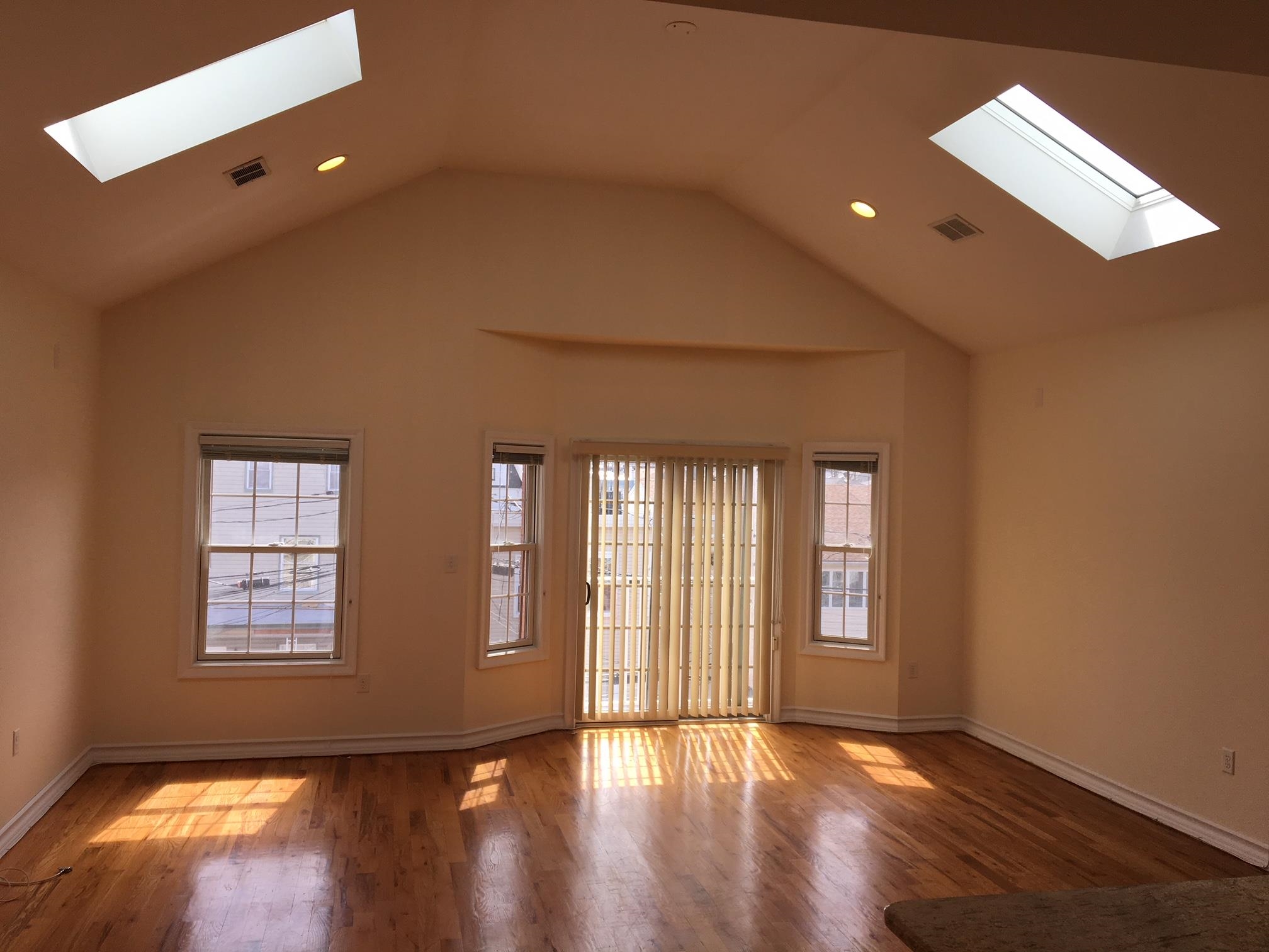 # 250014768 - For Rent in JERSEY CITY - Heights NJ