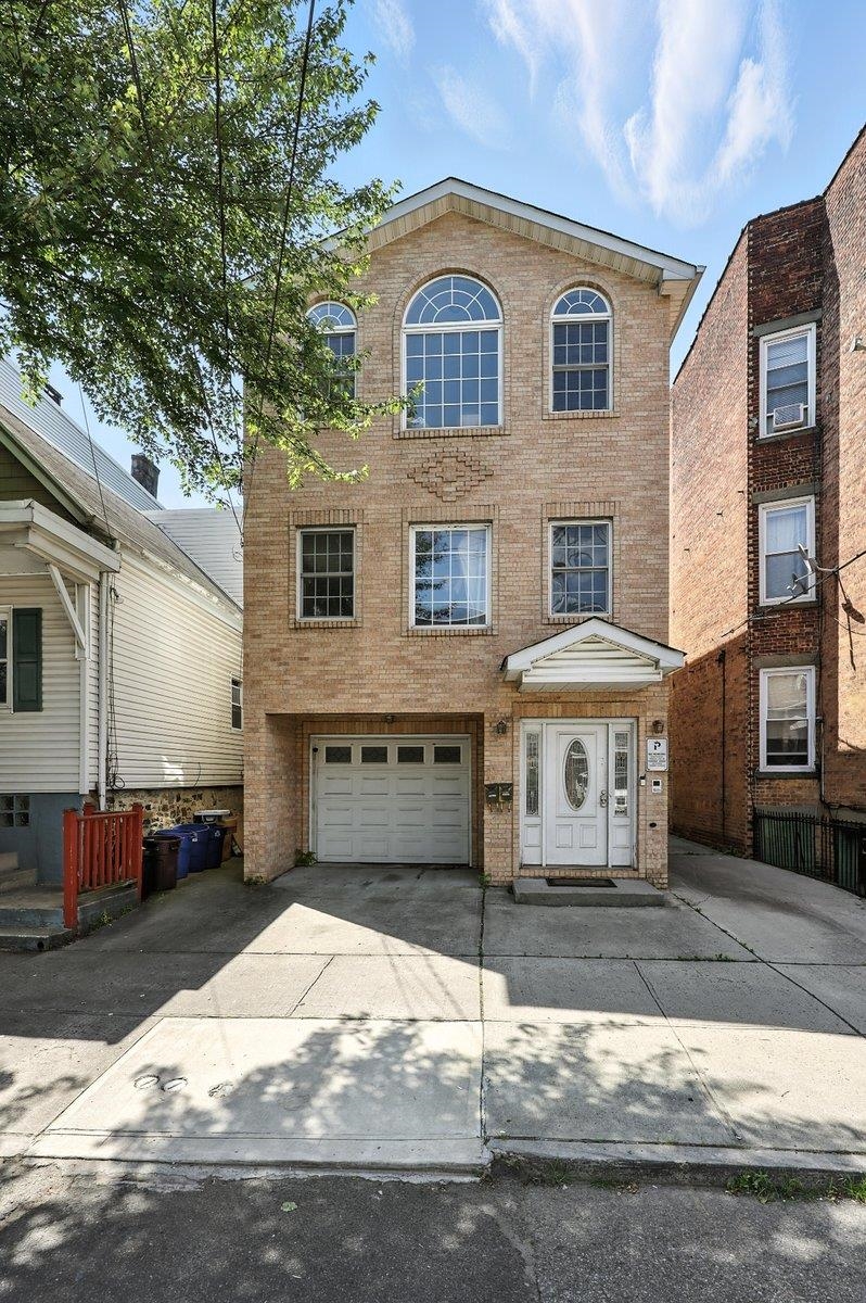 # 250014779 - For Rent in JERSEY CITY - Heights NJ