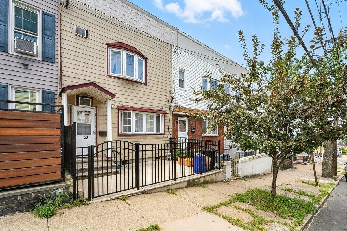 # 250014814 - For Rent in JERSEY CITY - Heights NJ