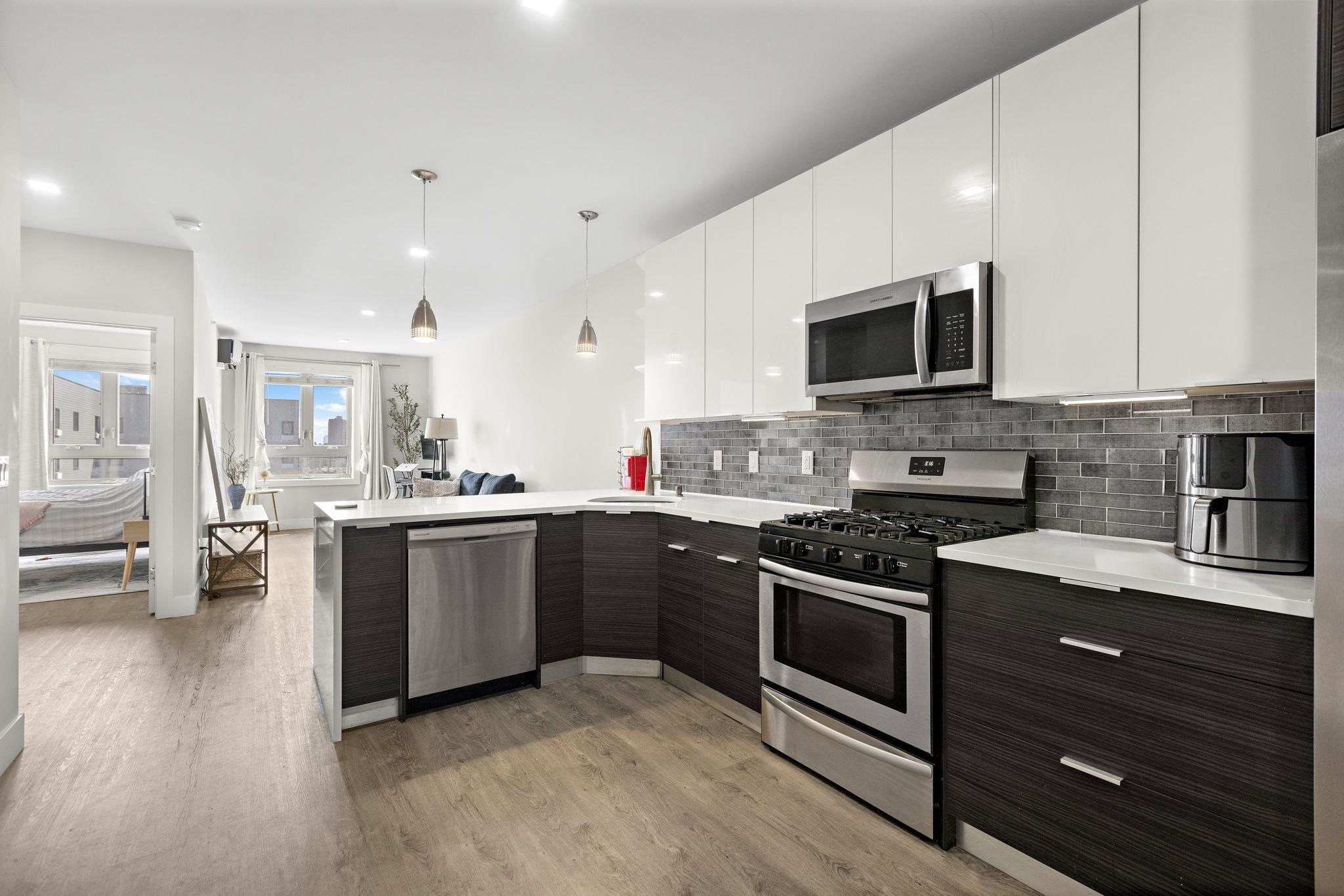 # 250014830 - For Rent in Guttenberg NJ