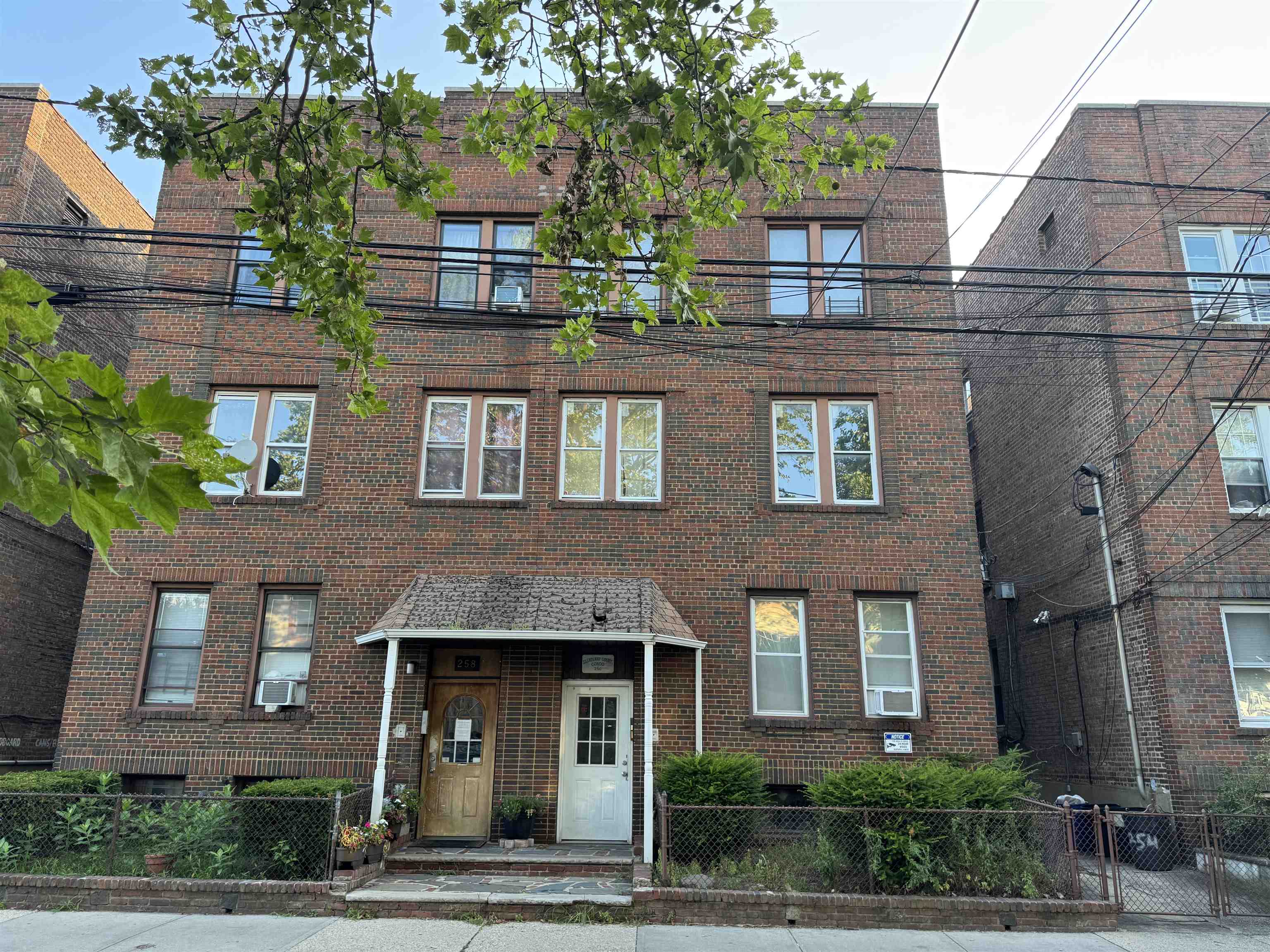 # 250014856 - For Rent in JERSEY CITY - West Bergen NJ