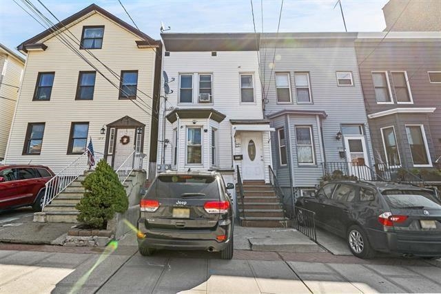 # 250014861 - For Rent in Union City NJ