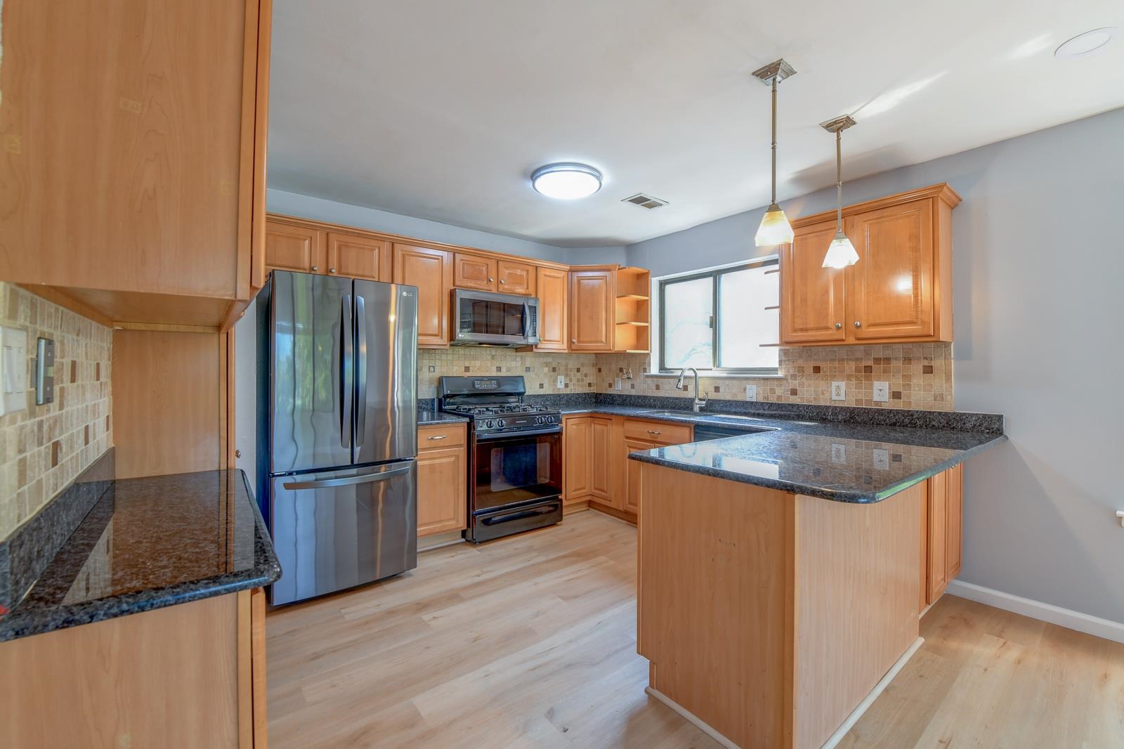 # 250014871 - For Rent in Secaucus NJ