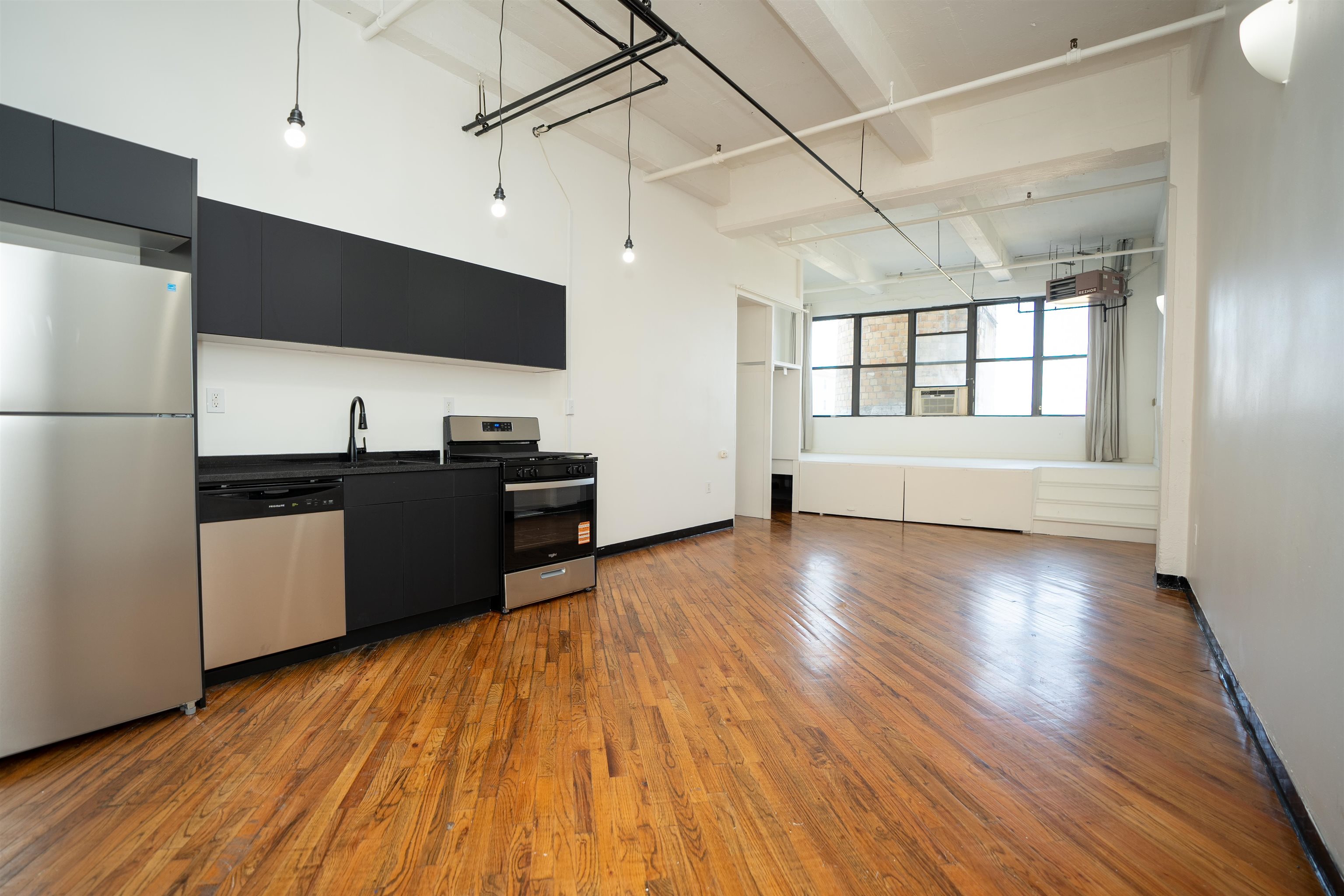 # 250014872 - For Rent in JERSEY CITY - Bergen-Lafayett NJ
