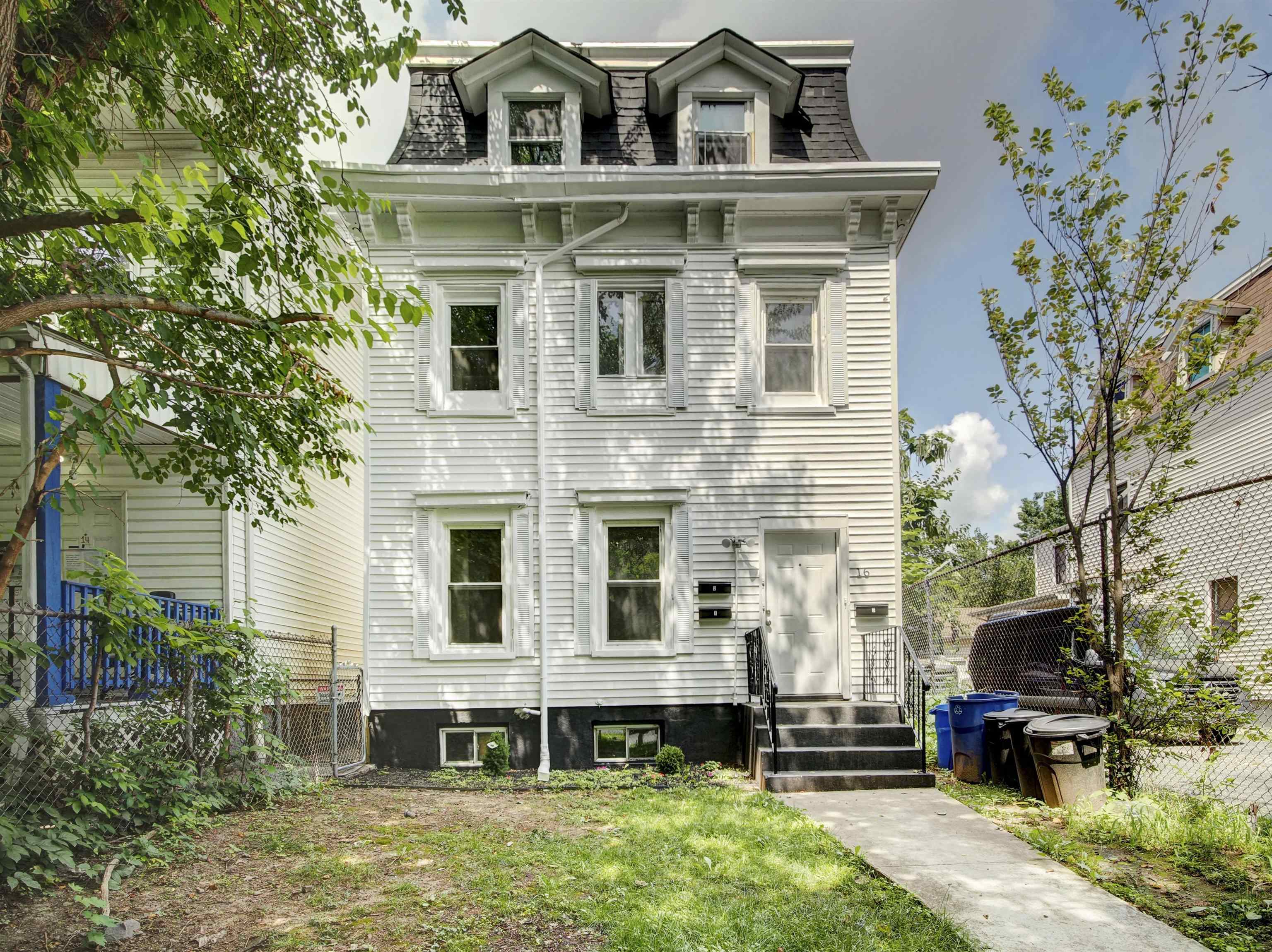 # 250014931 - For Rent in Newark NJ