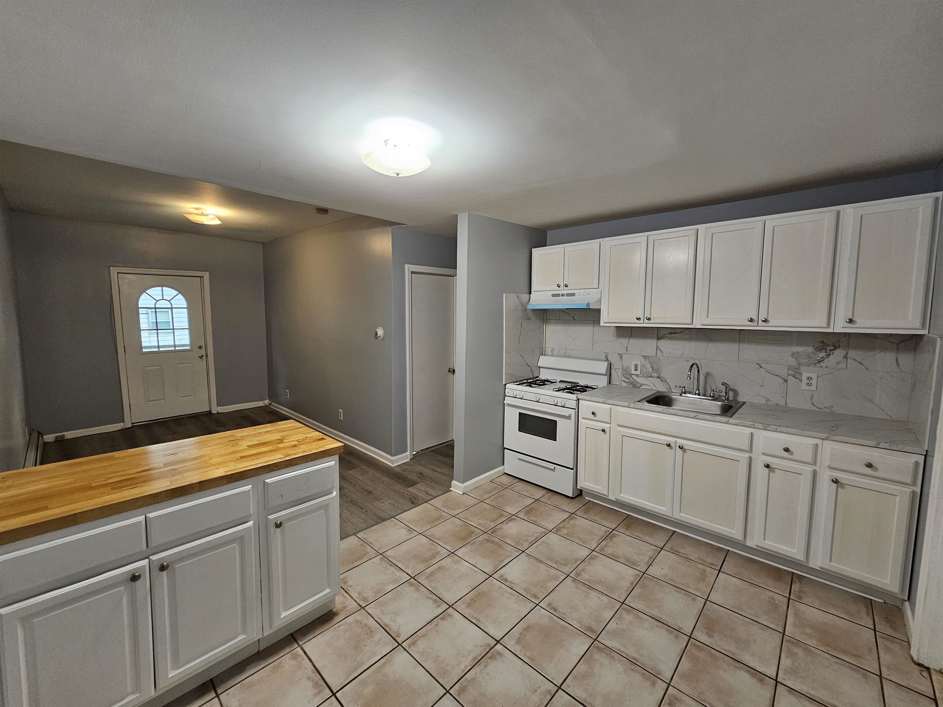 # 250014939 - For Rent in Bayonne NJ