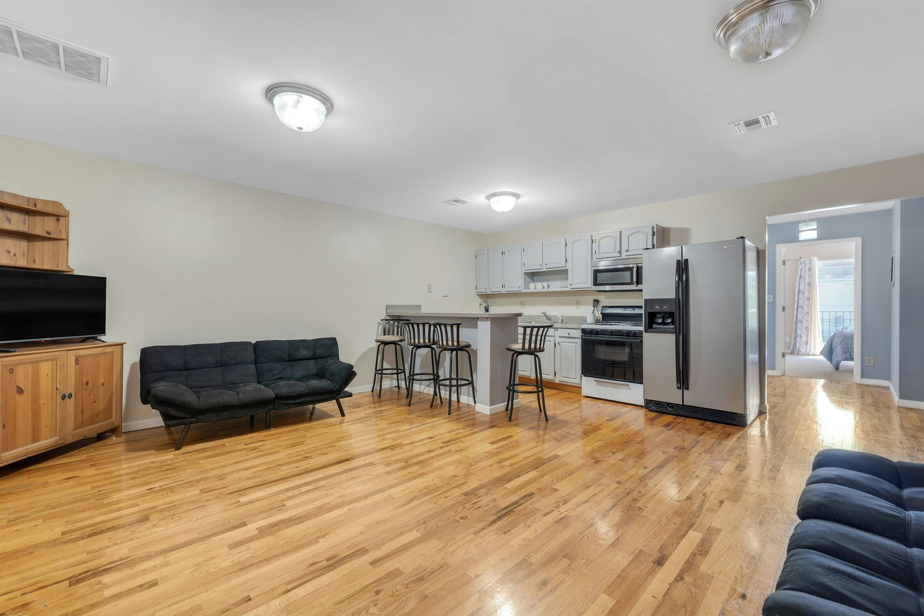# 250014941 - For Rent in Union City NJ