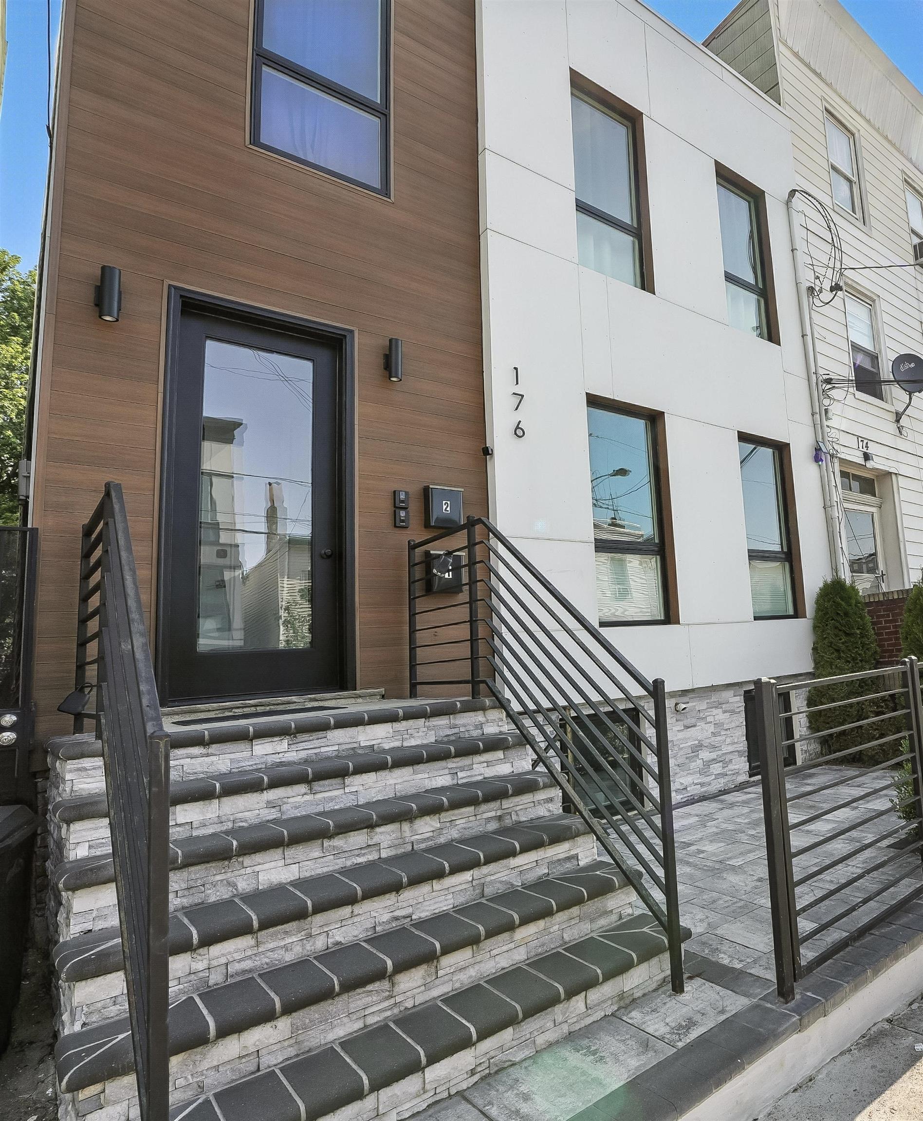 # 250015000 - For Rent in JERSEY CITY - Heights NJ