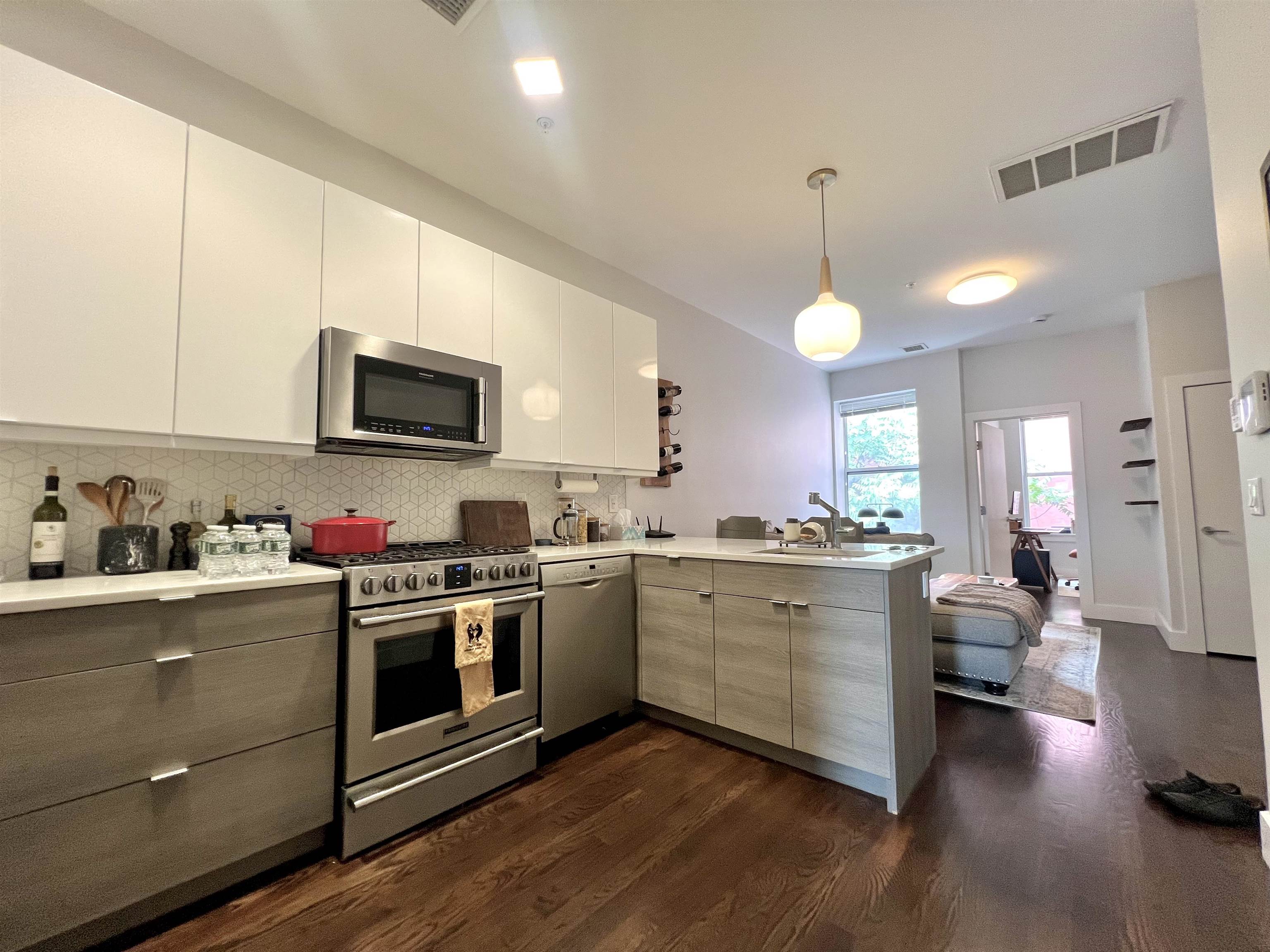 # 250015004 - For Rent in JERSEY CITY - Journal Square NJ