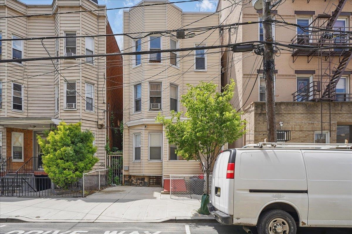 # 250015026 - For Rent in Union City NJ