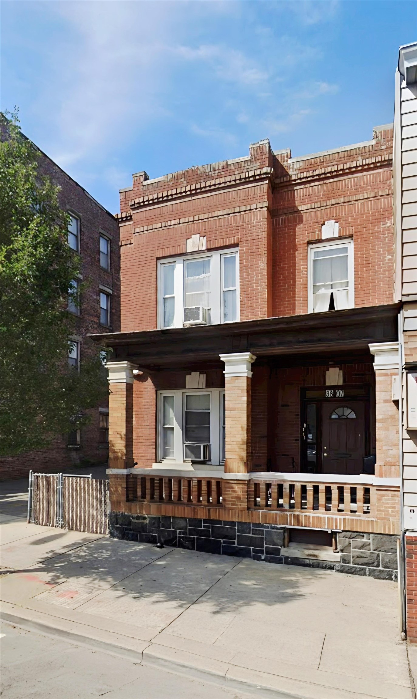 # 250015028 - For Rent in Union City NJ