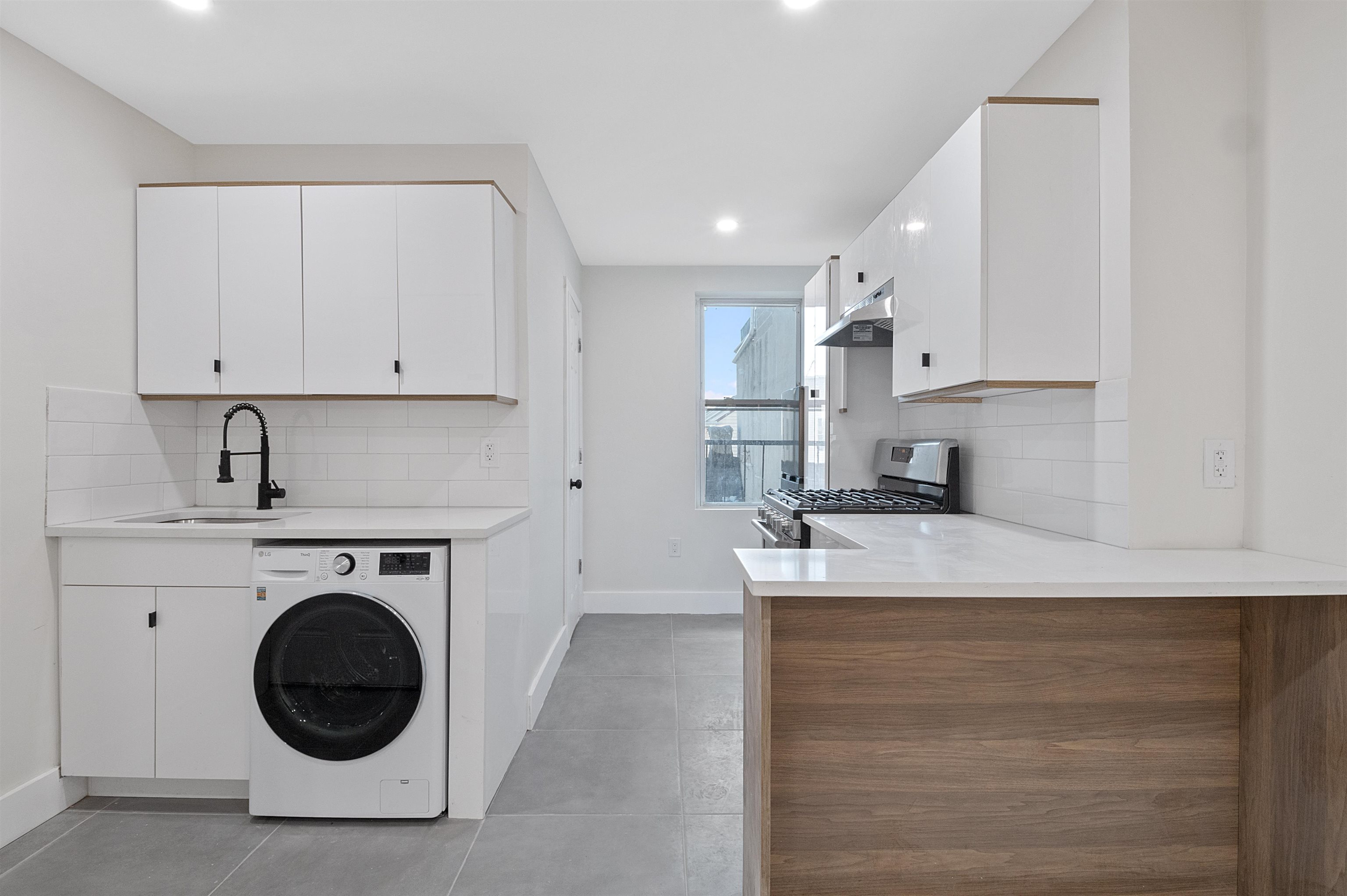 # 250015031 - For Rent in JERSEY CITY - Heights NJ