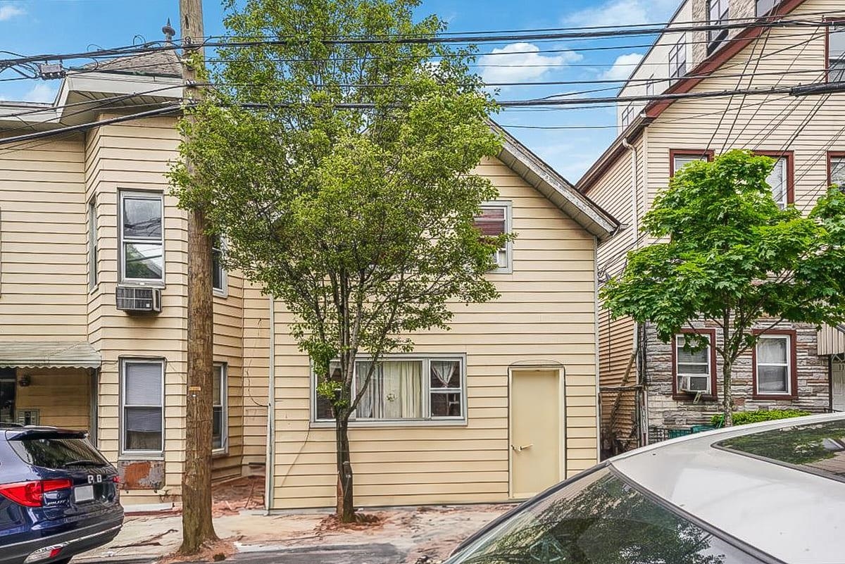 # 250015045 - For Rent in Union City NJ