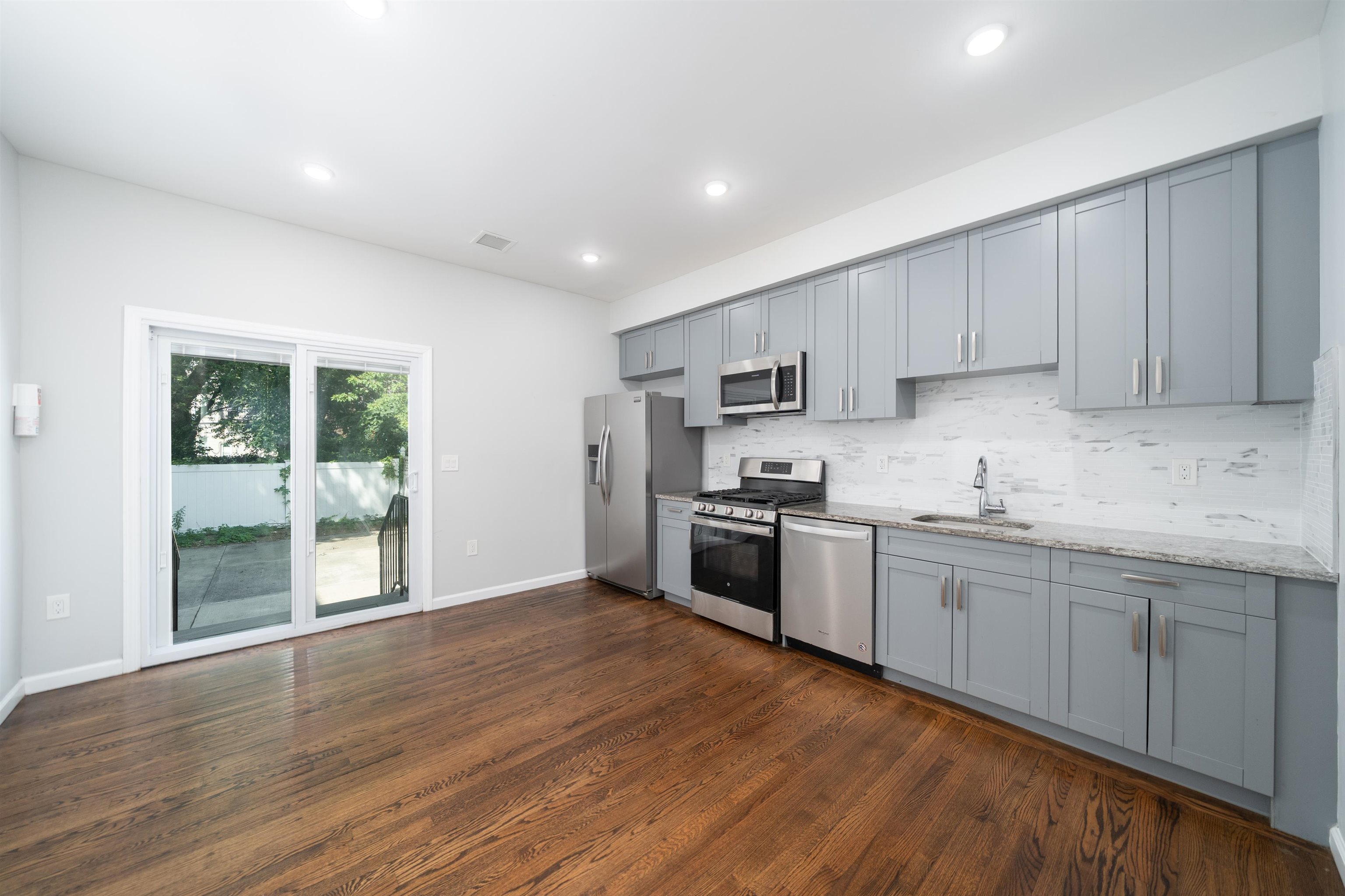 # 250015081 - For Rent in Union City NJ