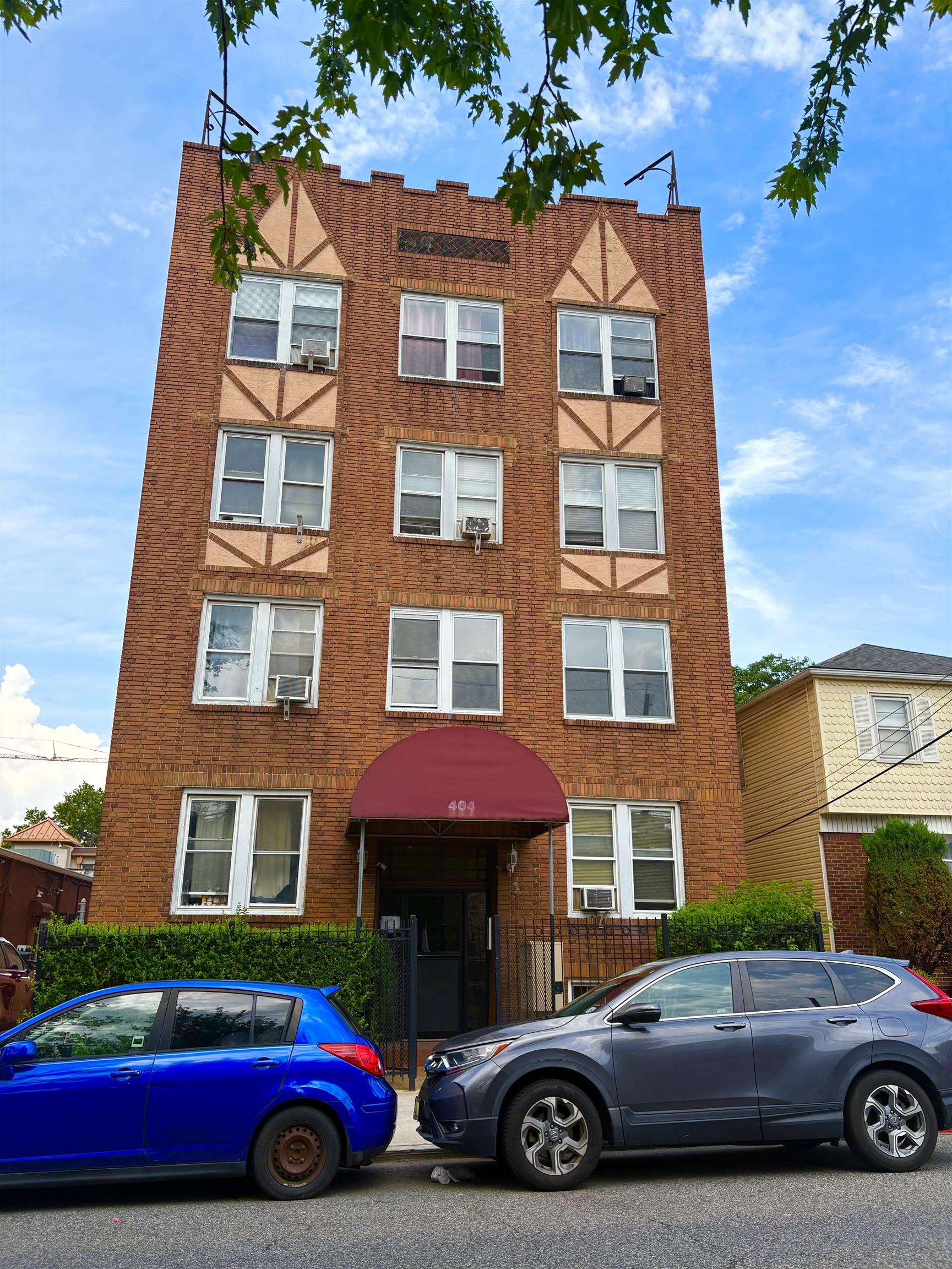 # 250015100 - For Rent in JERSEY CITY - West Bergen NJ