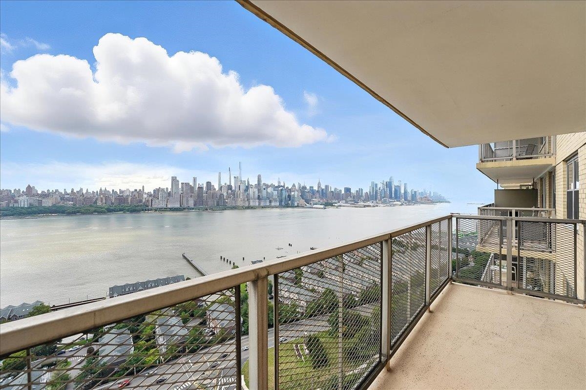 # 250015124 - For Rent in West New York NJ
