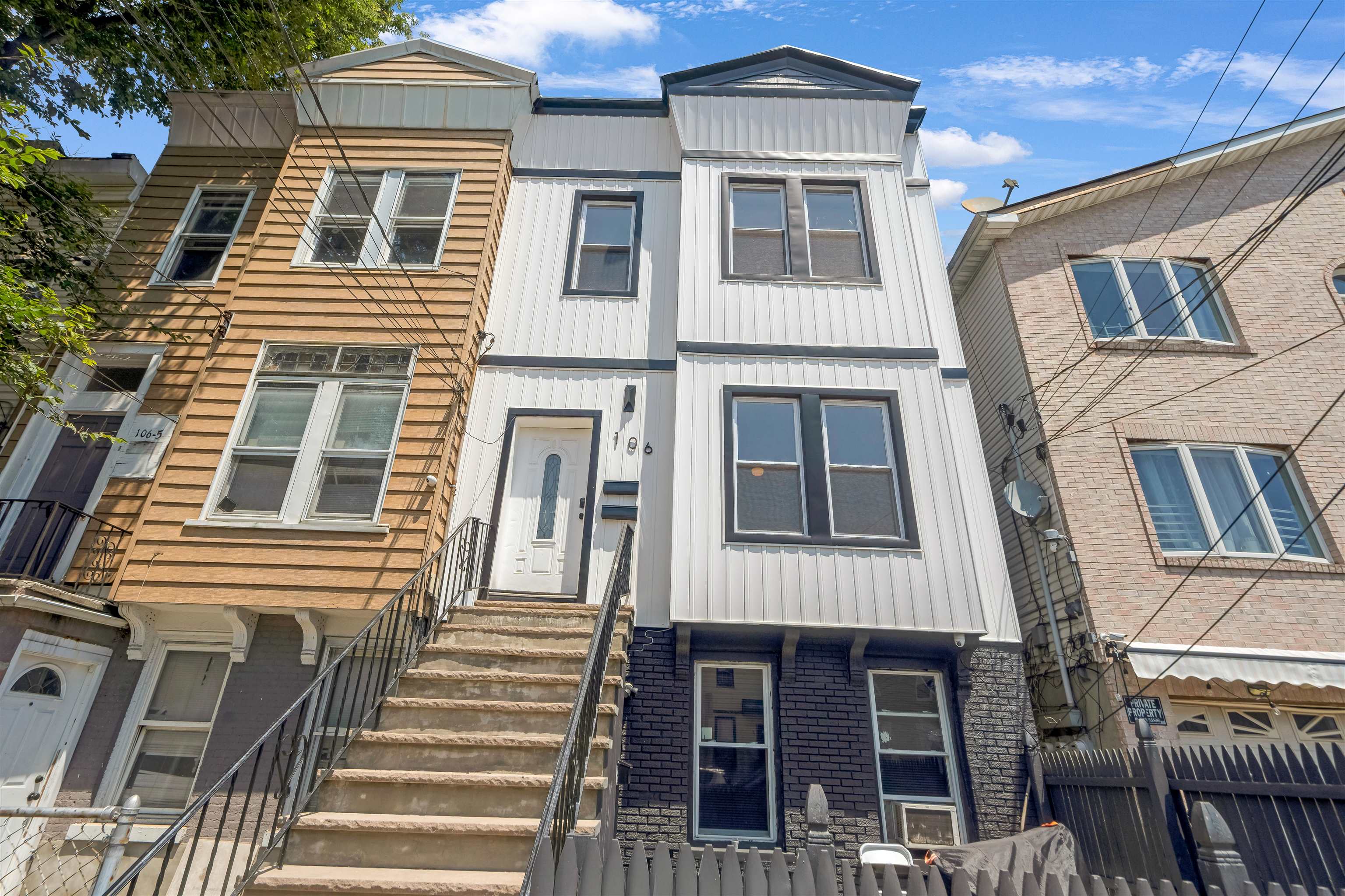 # 250015159 - For Rent in JERSEY CITY - Bergen-Lafayett NJ