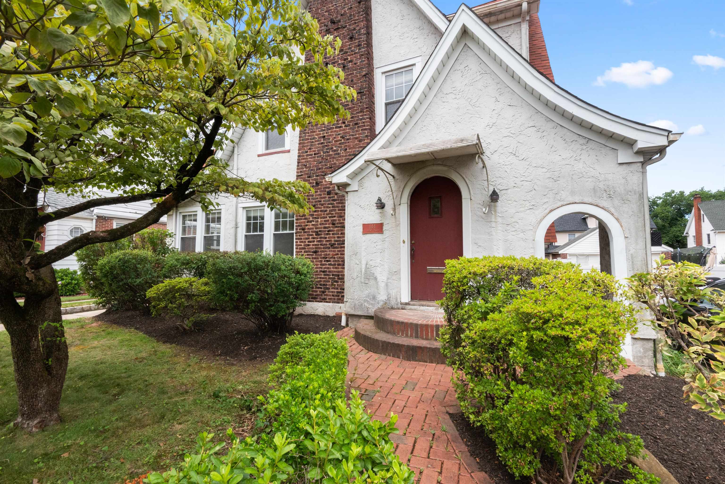 # 250015188 - For Rent in Rutherford NJ