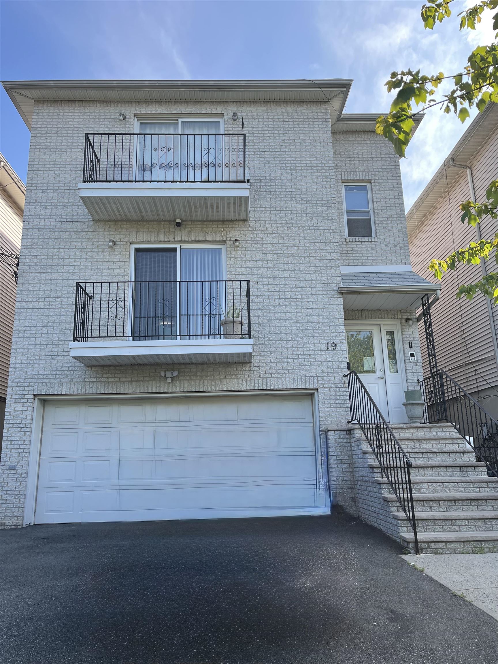 # 250015189 - For Rent in Newark NJ
