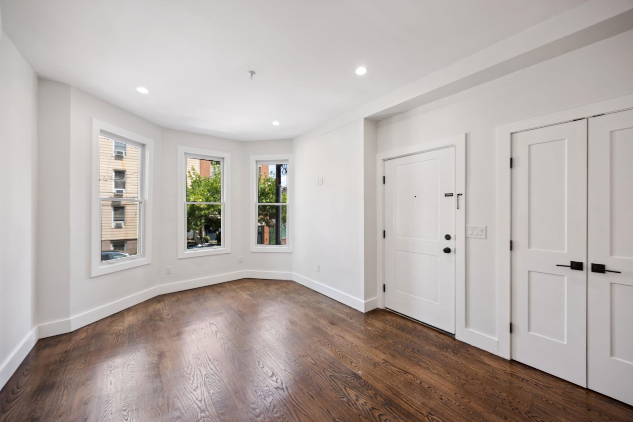 # 250015193 - For Rent in JERSEY CITY - Downtown NJ