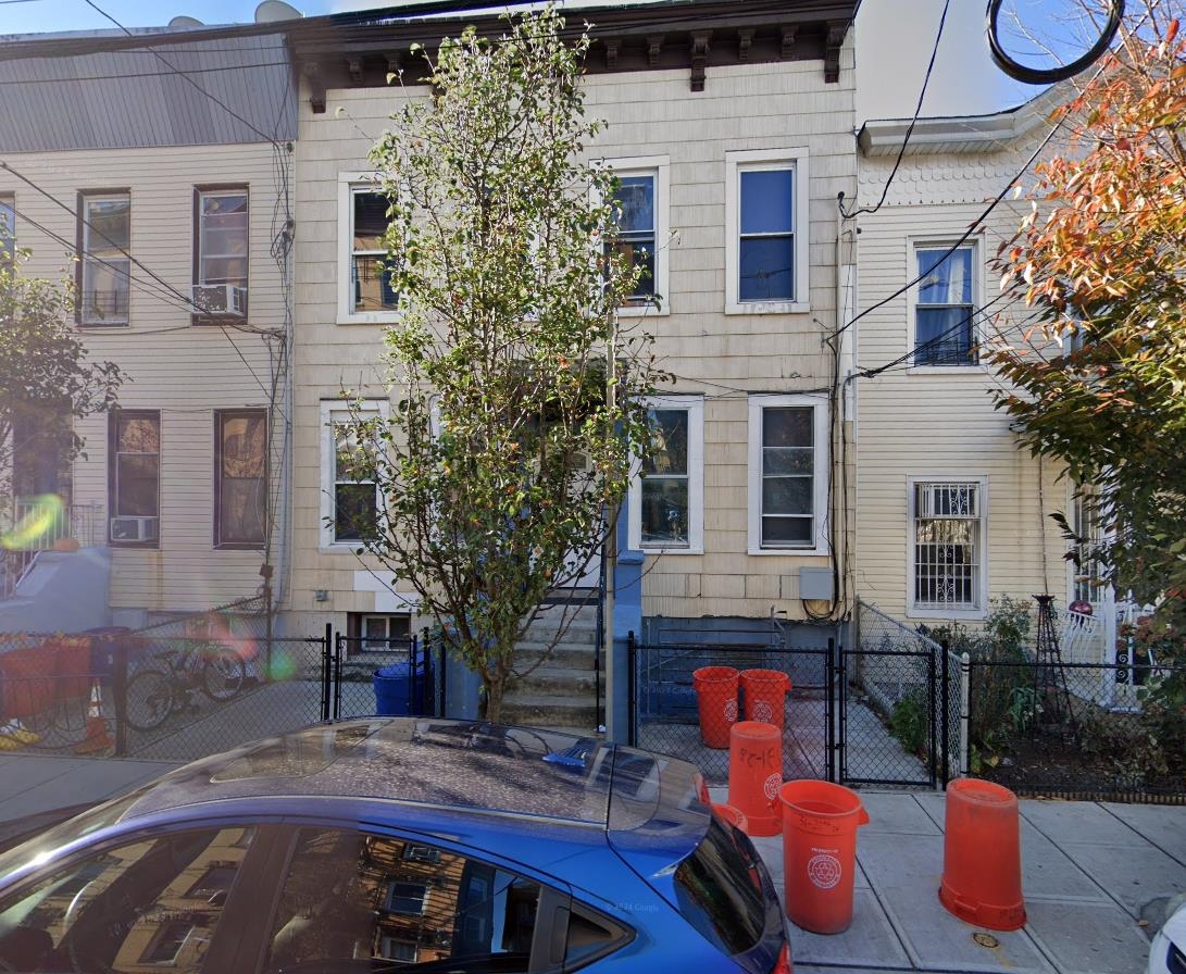 # 250015195 - For Rent in Union City NJ