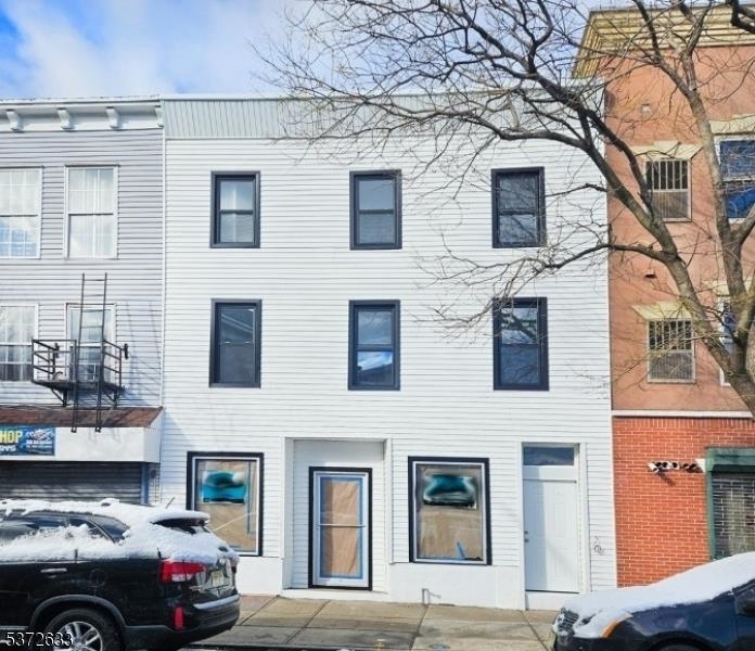 # 250015211 - For Rent in Elizabeth NJ