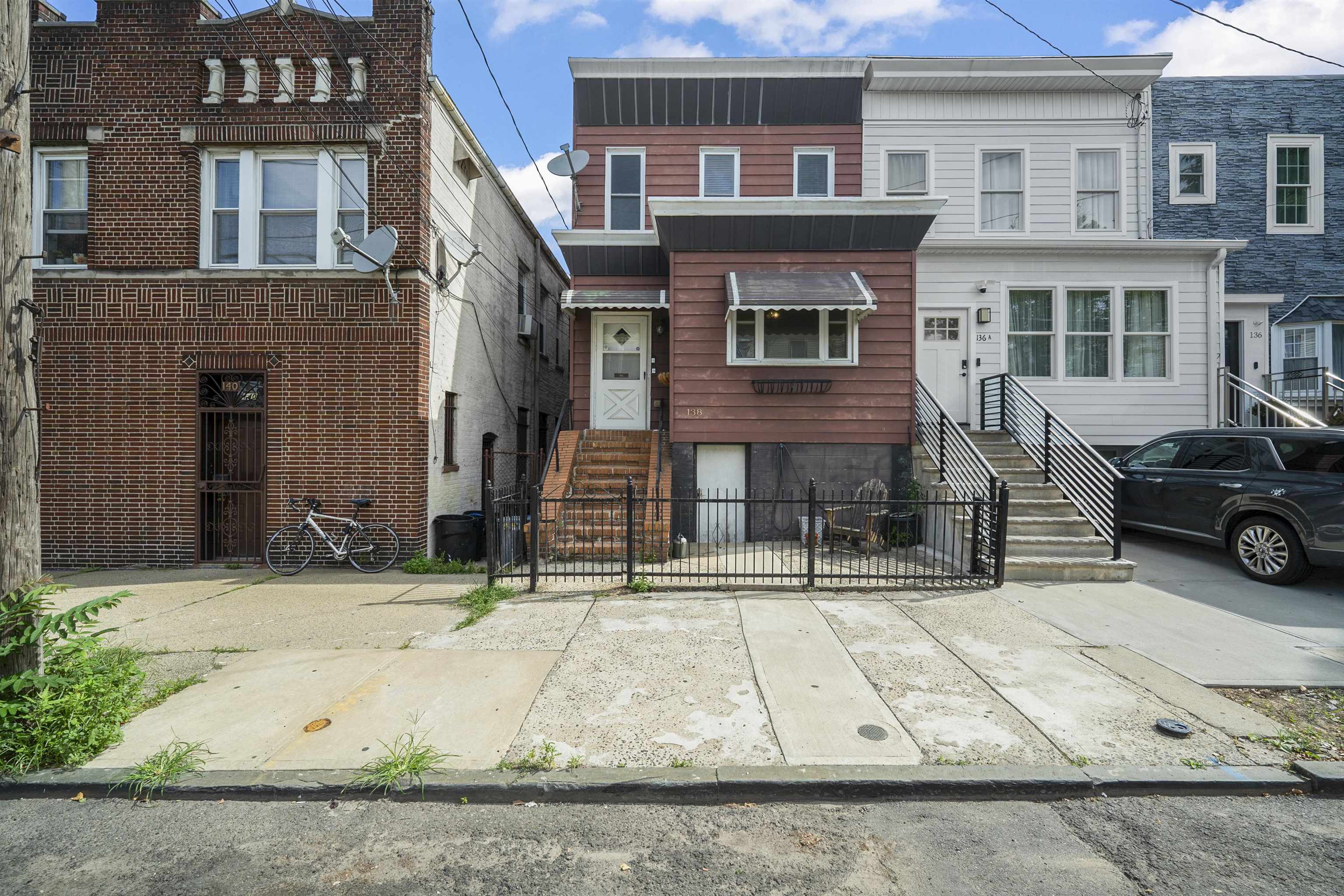 # 250015217 - For Rent in JERSEY CITY - Heights NJ