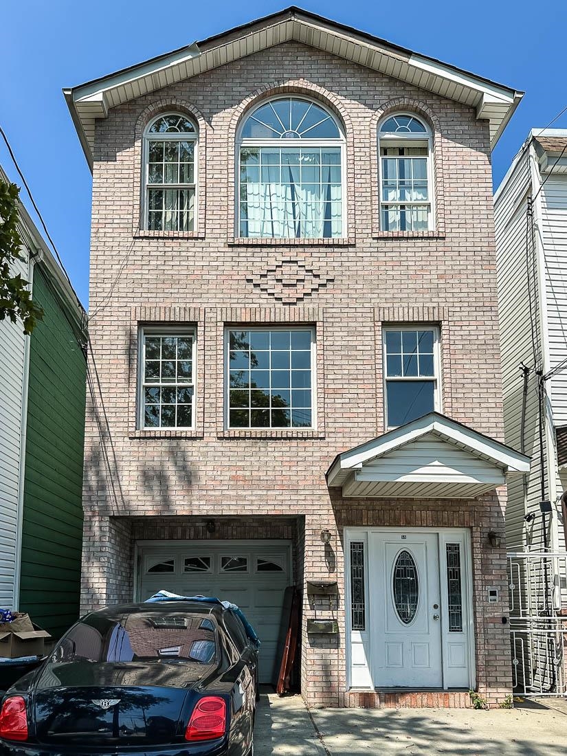 # 250015223 - For Rent in JERSEY CITY - Heights NJ