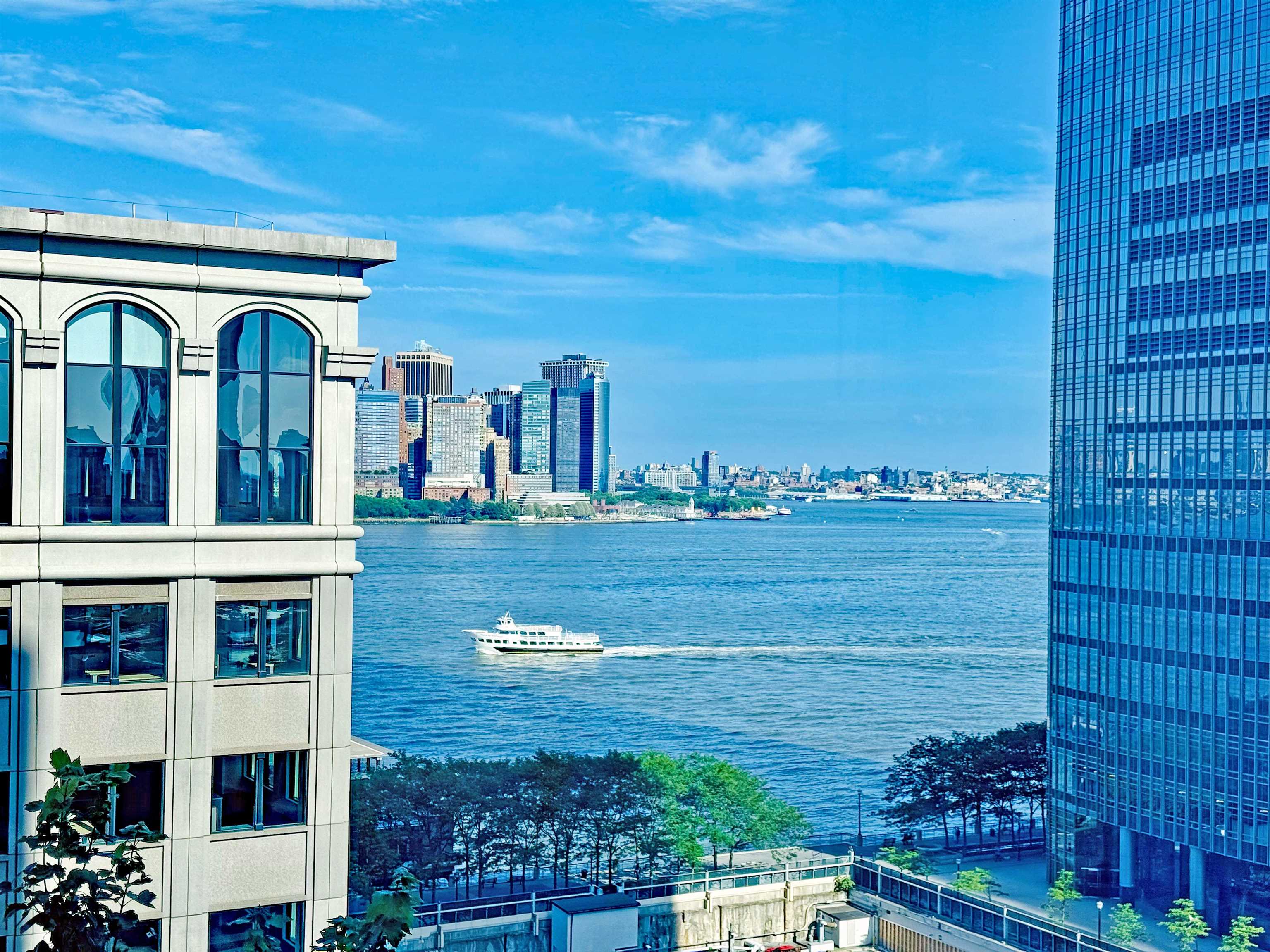 # 250015279 - For Rent in JERSEY CITY - Downtown NJ