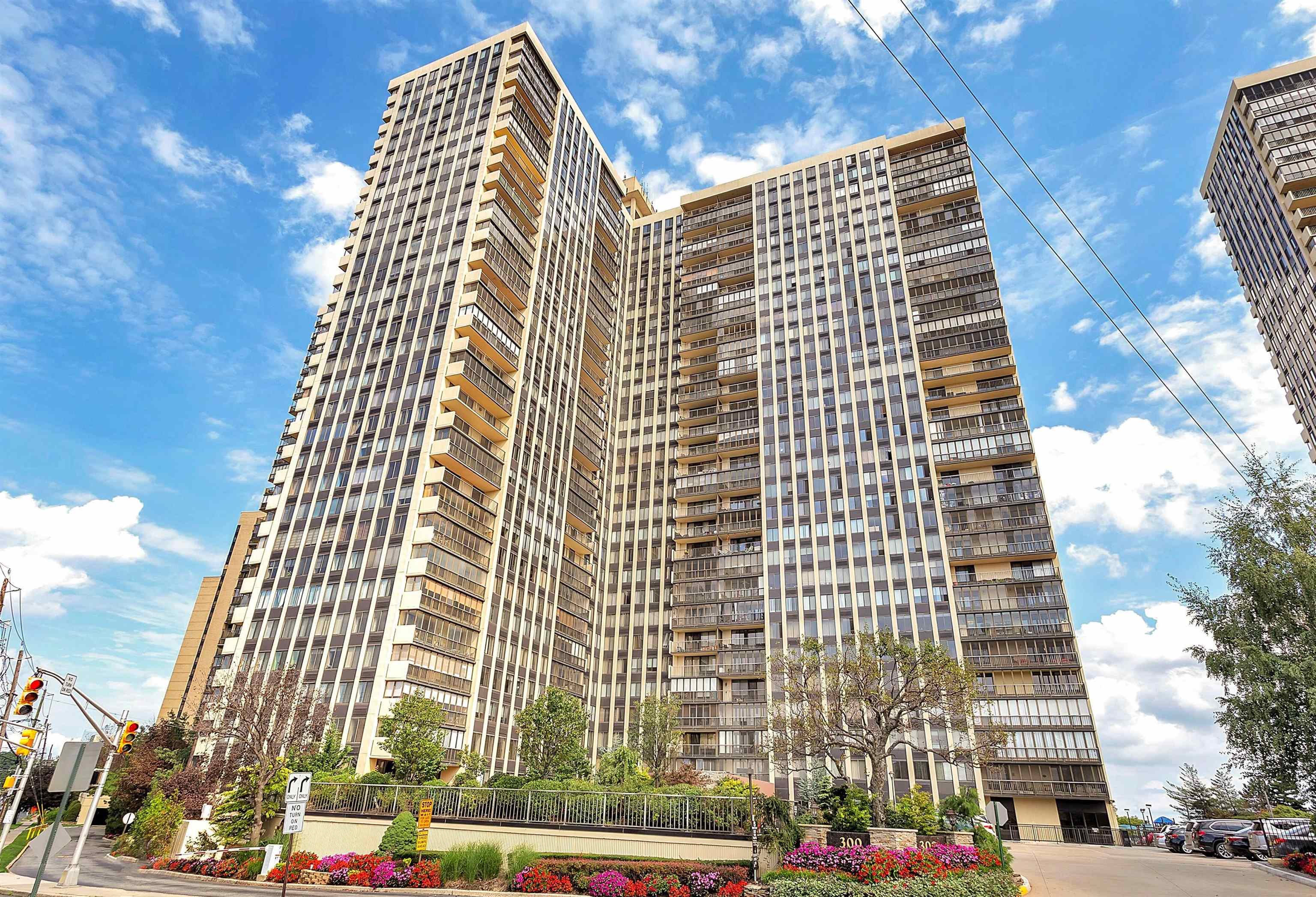# 250015297 - For Rent in Cliffside Park NJ