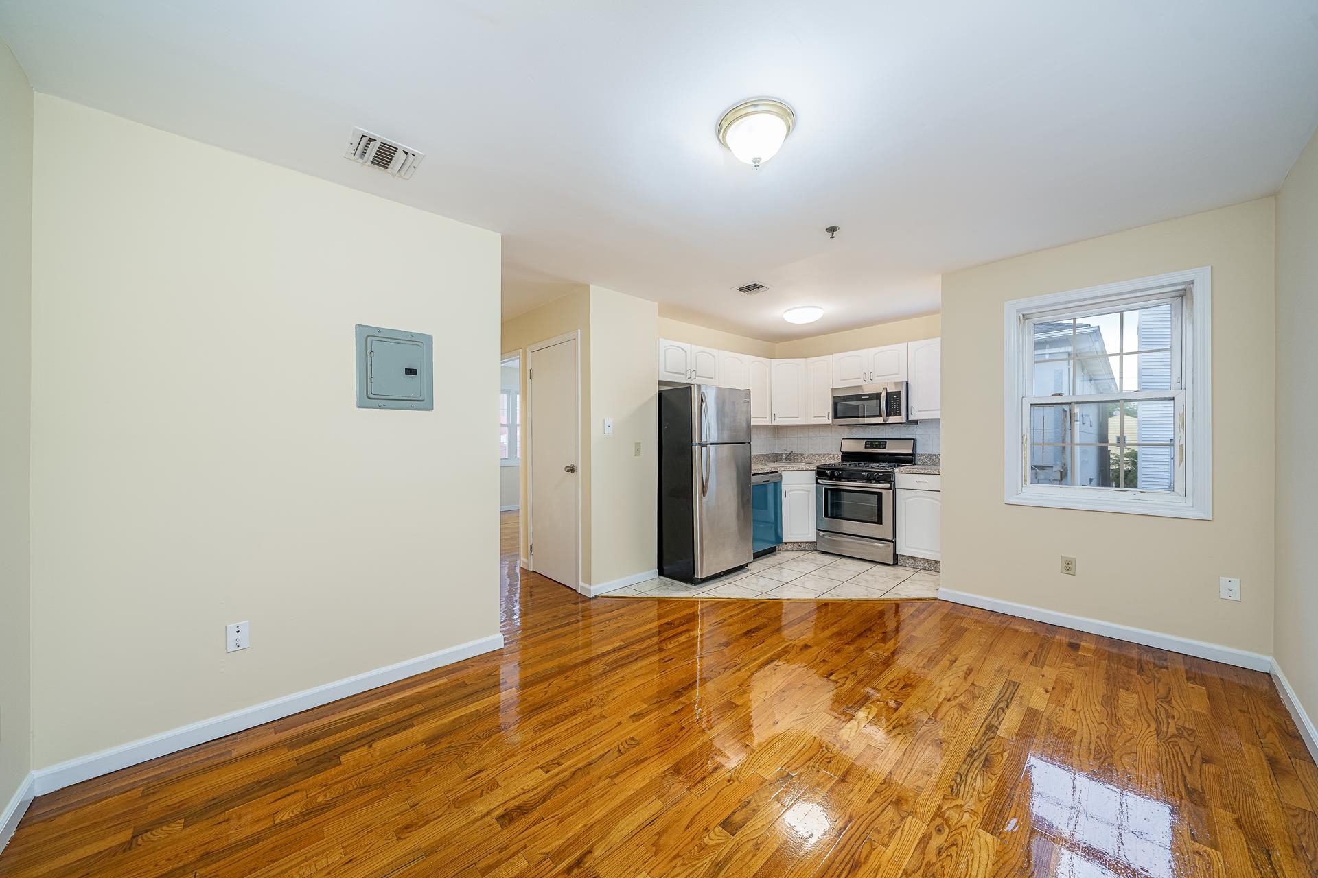 # 250015319 - For Rent in Union City NJ