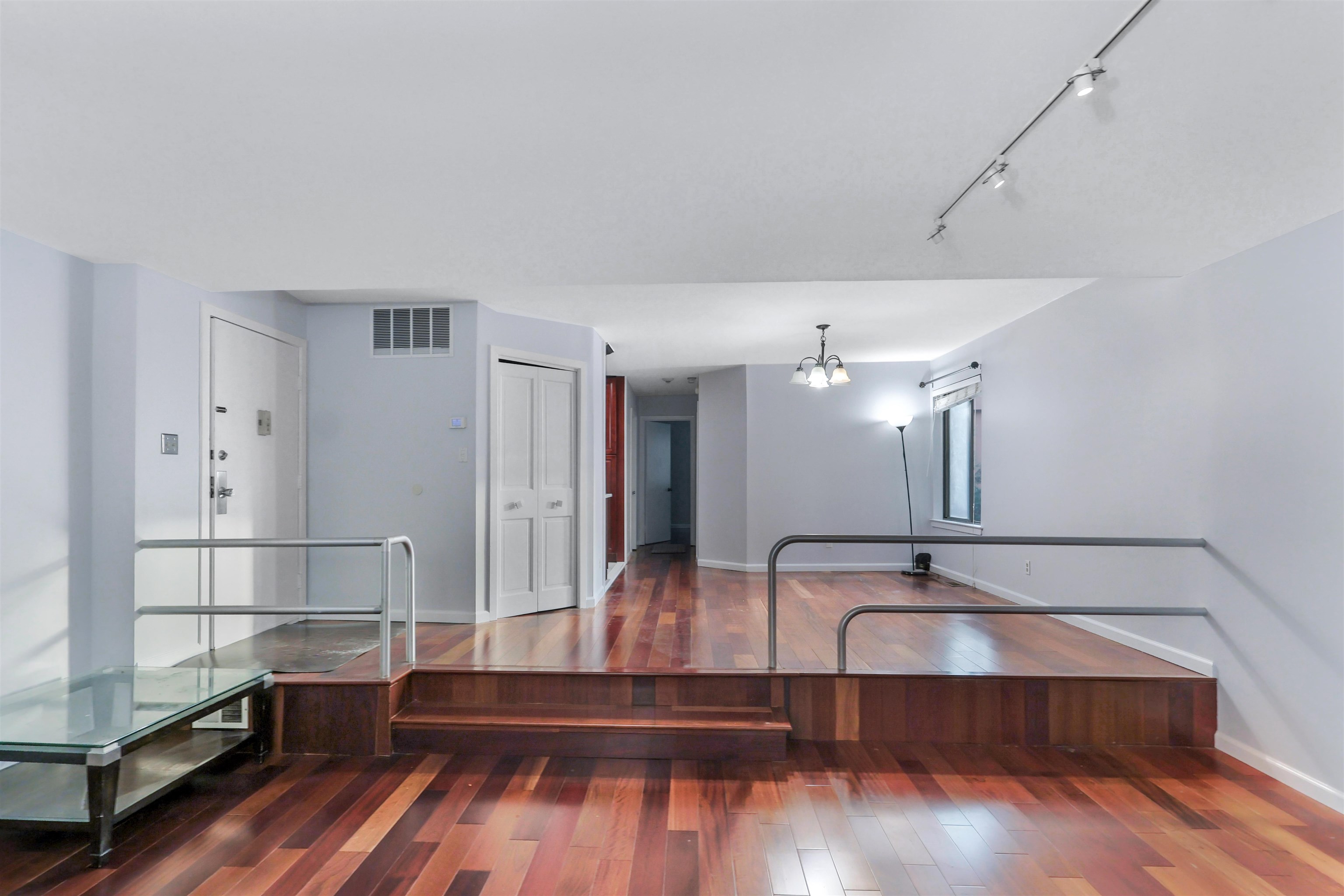 # 250015320 - For Rent in Secaucus NJ