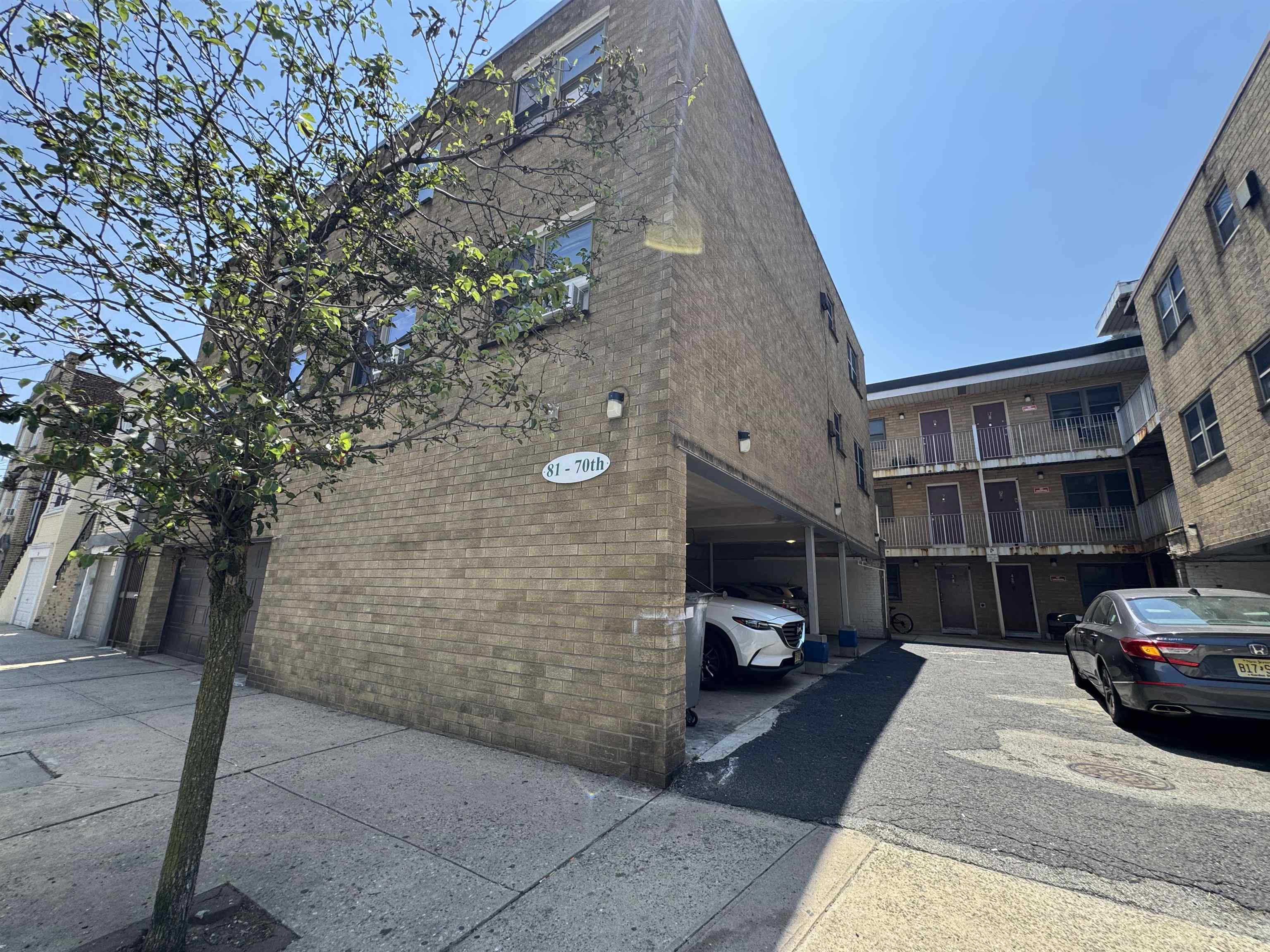 # 250015325 - For Rent in Guttenberg NJ