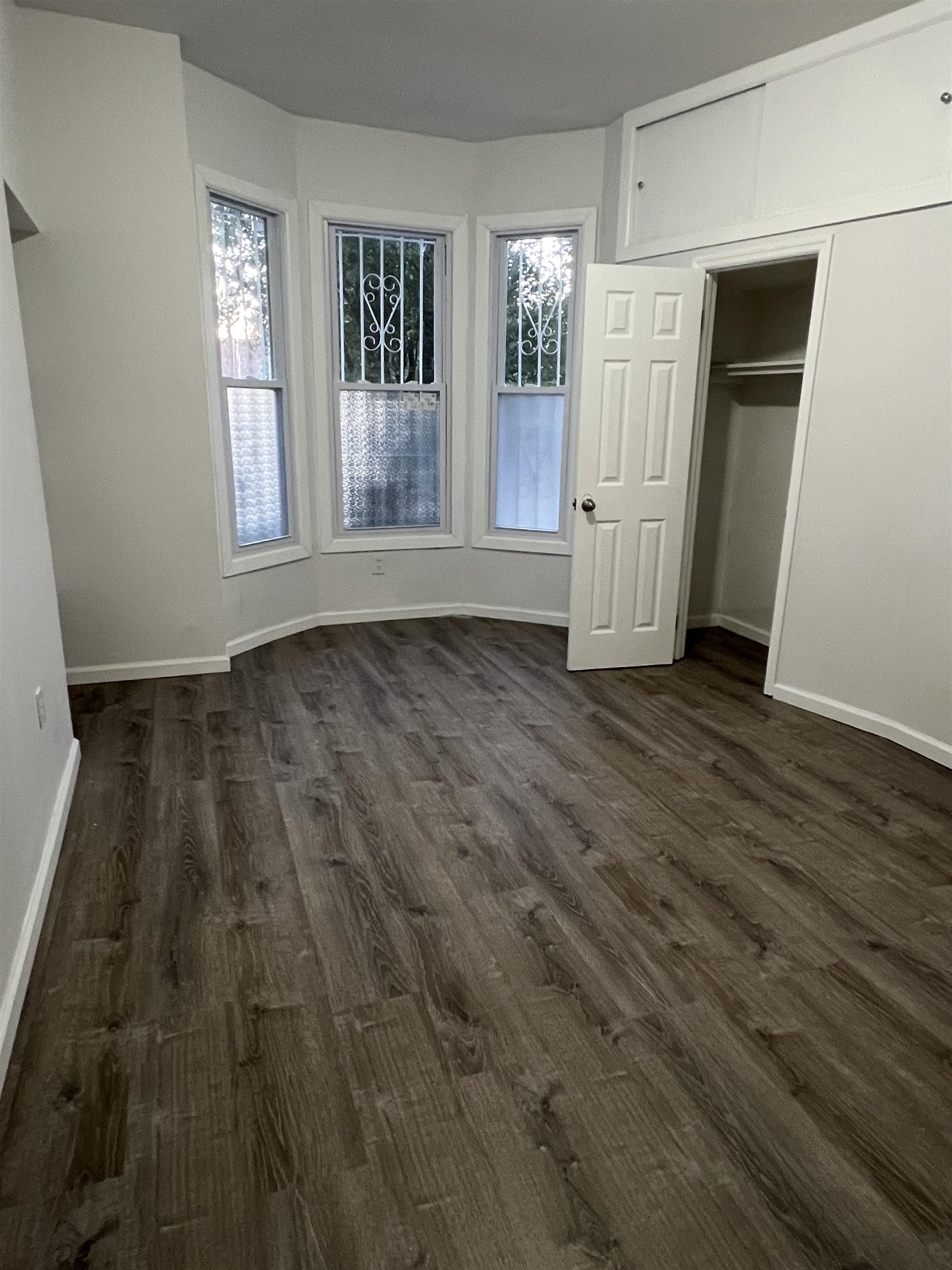 # 250015346 - For Rent in Newark NJ