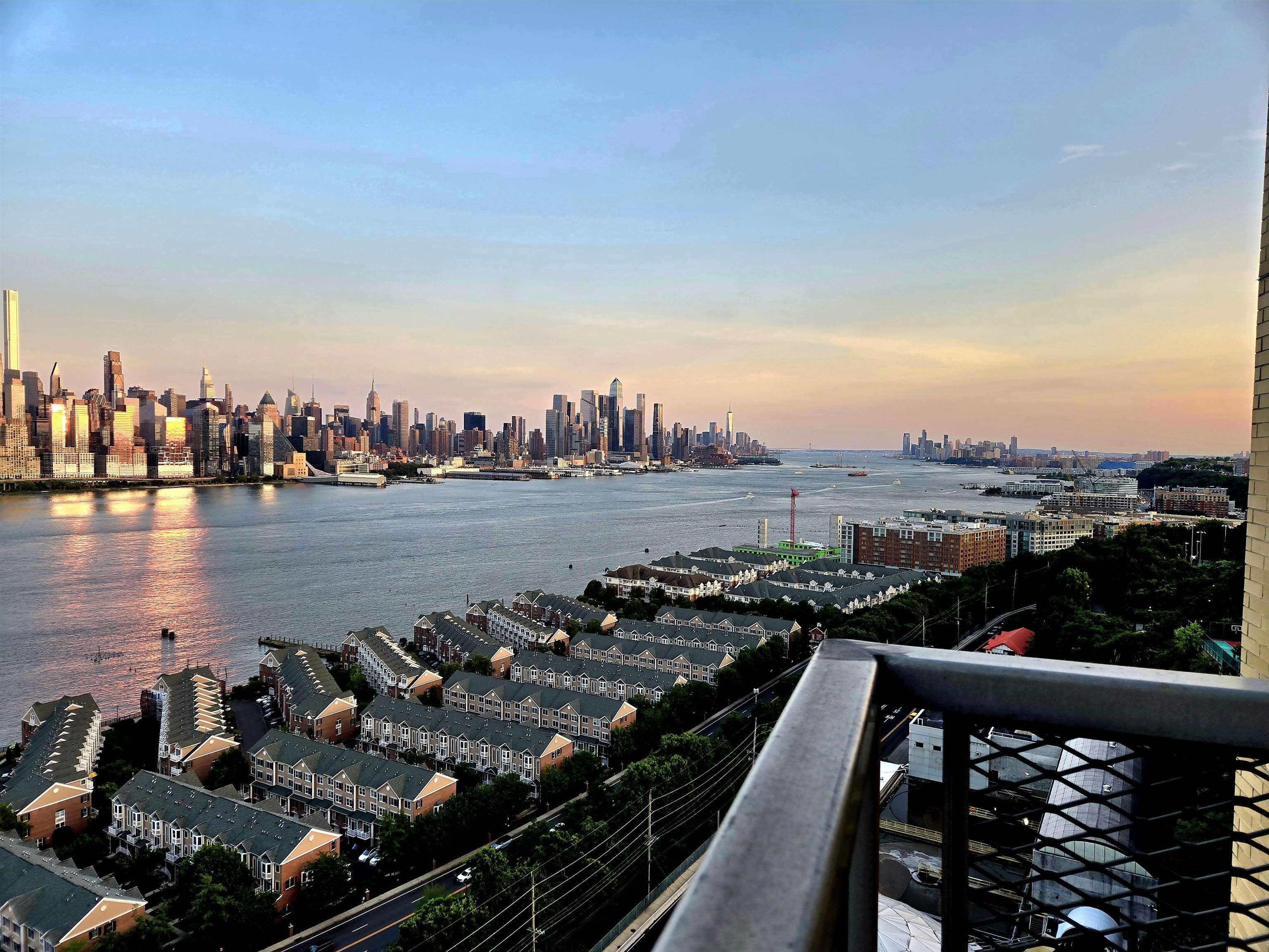 # 250015353 - For Rent in West New York NJ