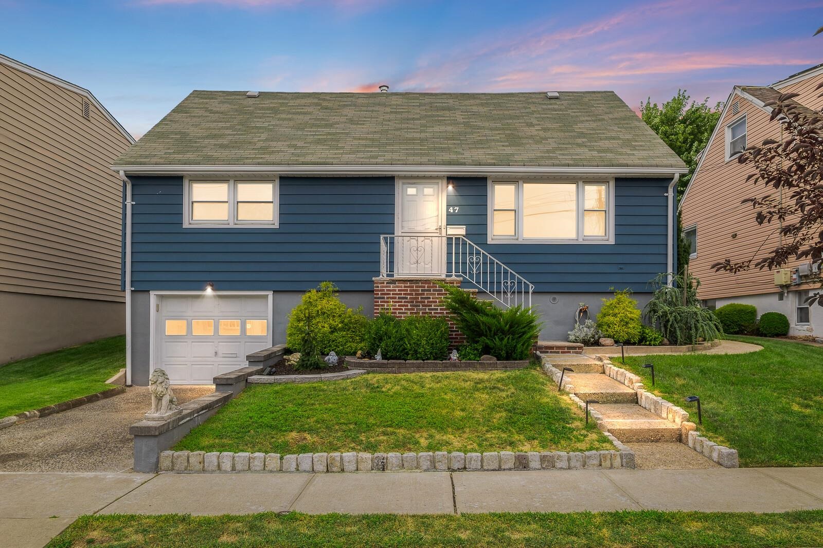 # 250015354 - For Rent in Secaucus NJ
