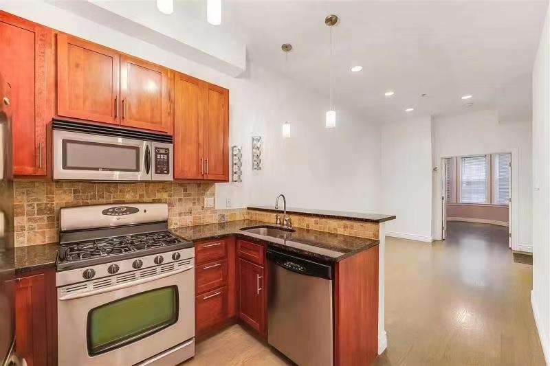 # 250015356 - For Rent in Union City NJ
