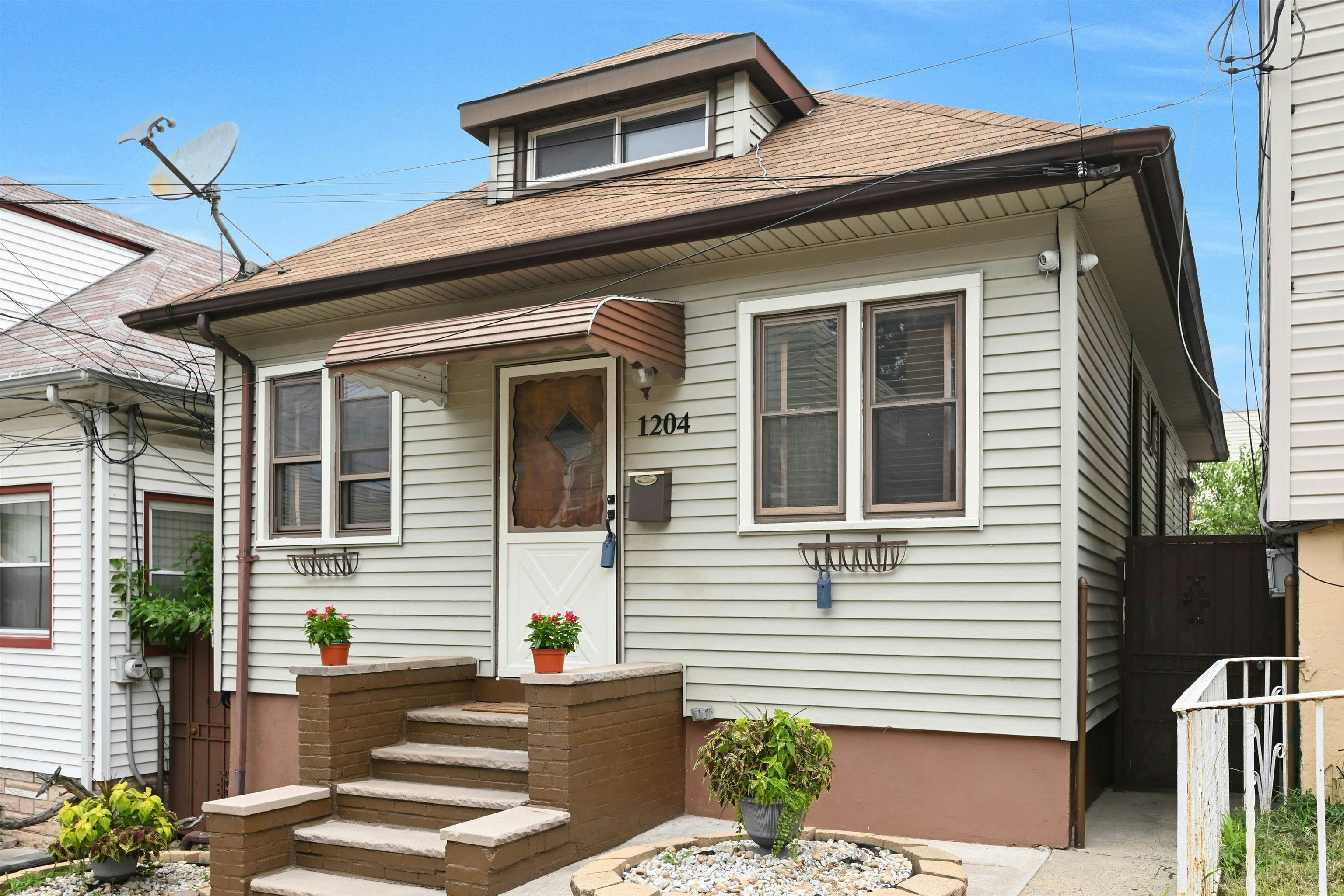 # 250015367 - For Rent in North Bergen NJ