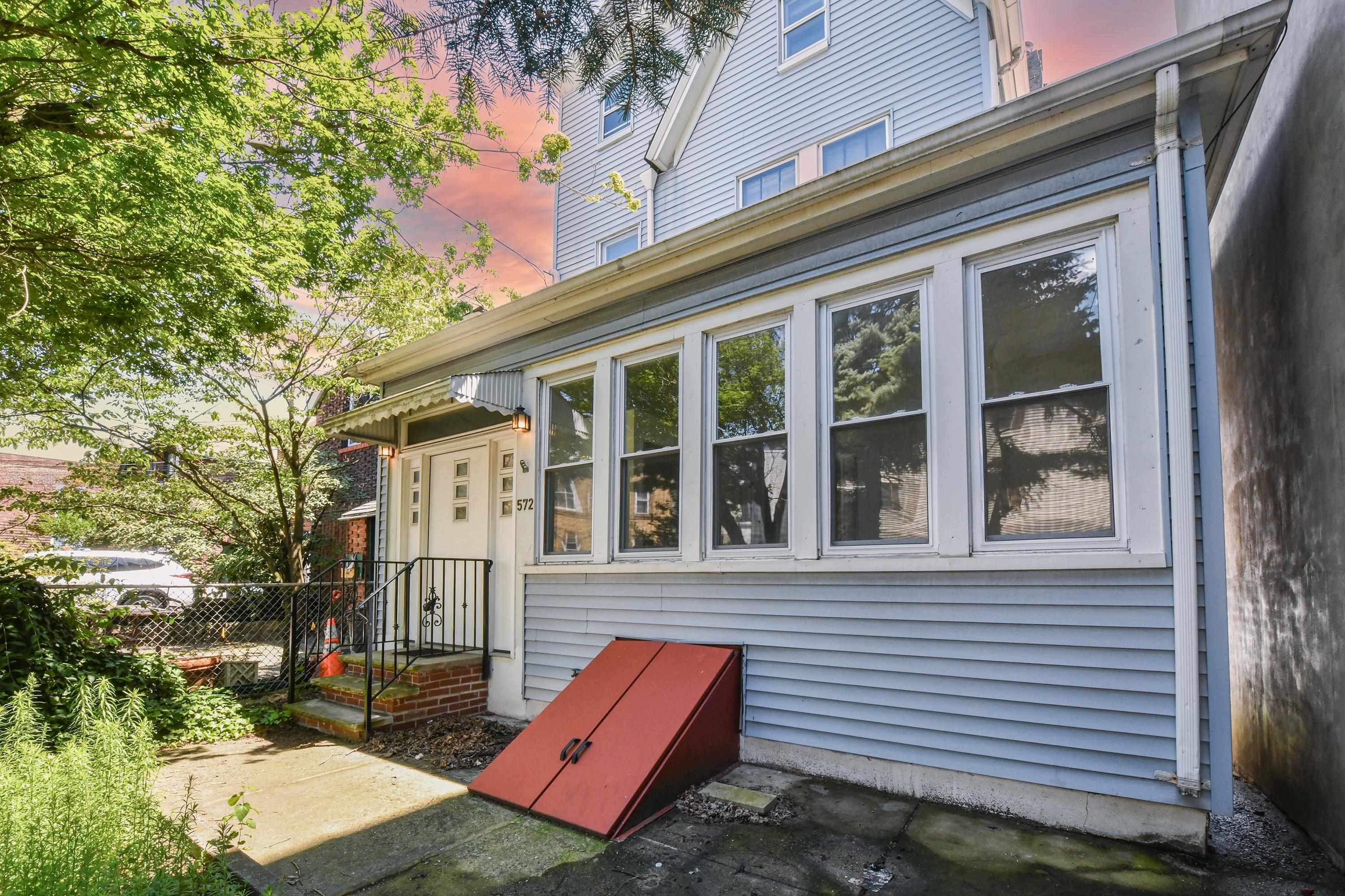 # 250015378 - For Rent in Weehawken NJ