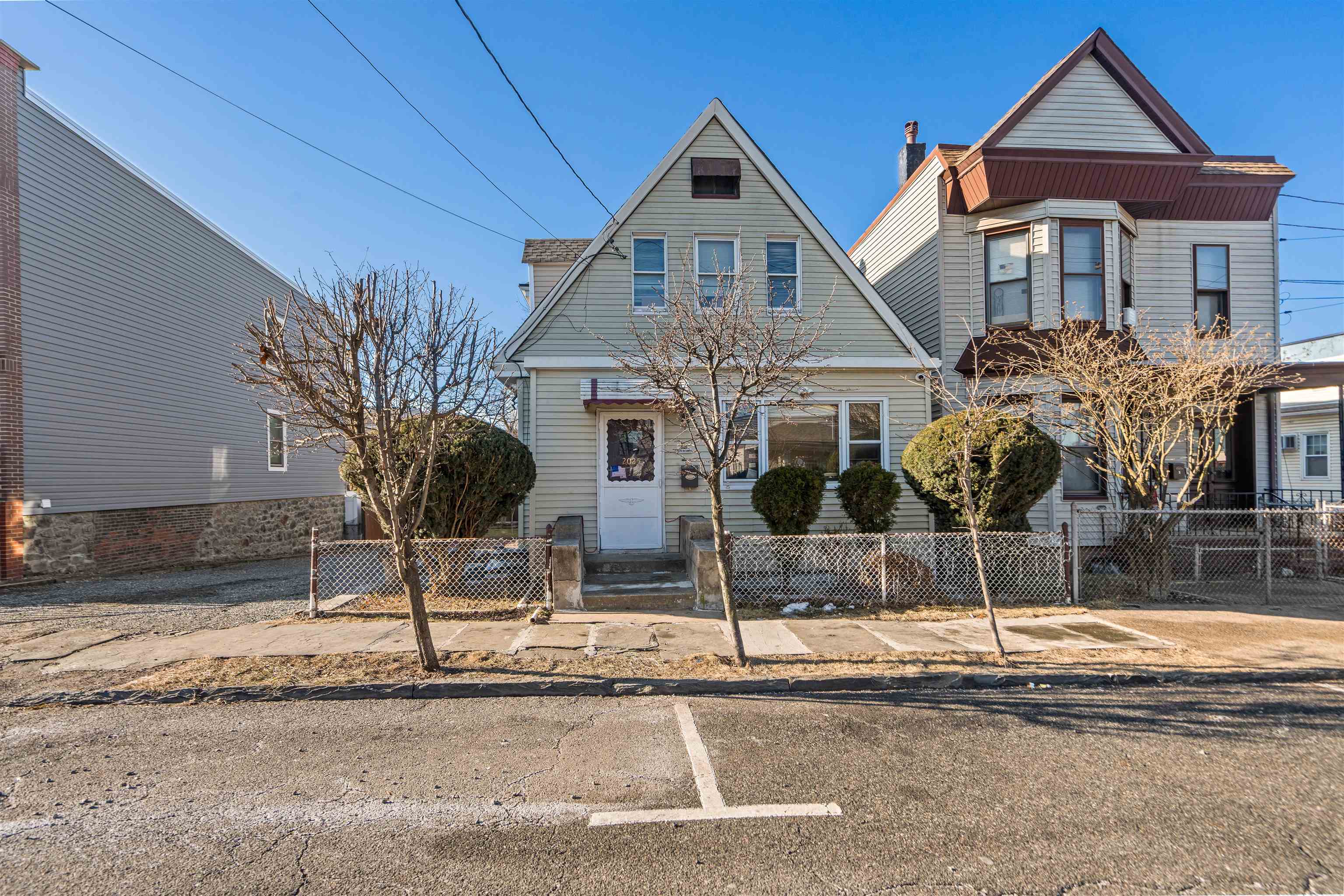 # 250015381 - For Rent in North Bergen NJ