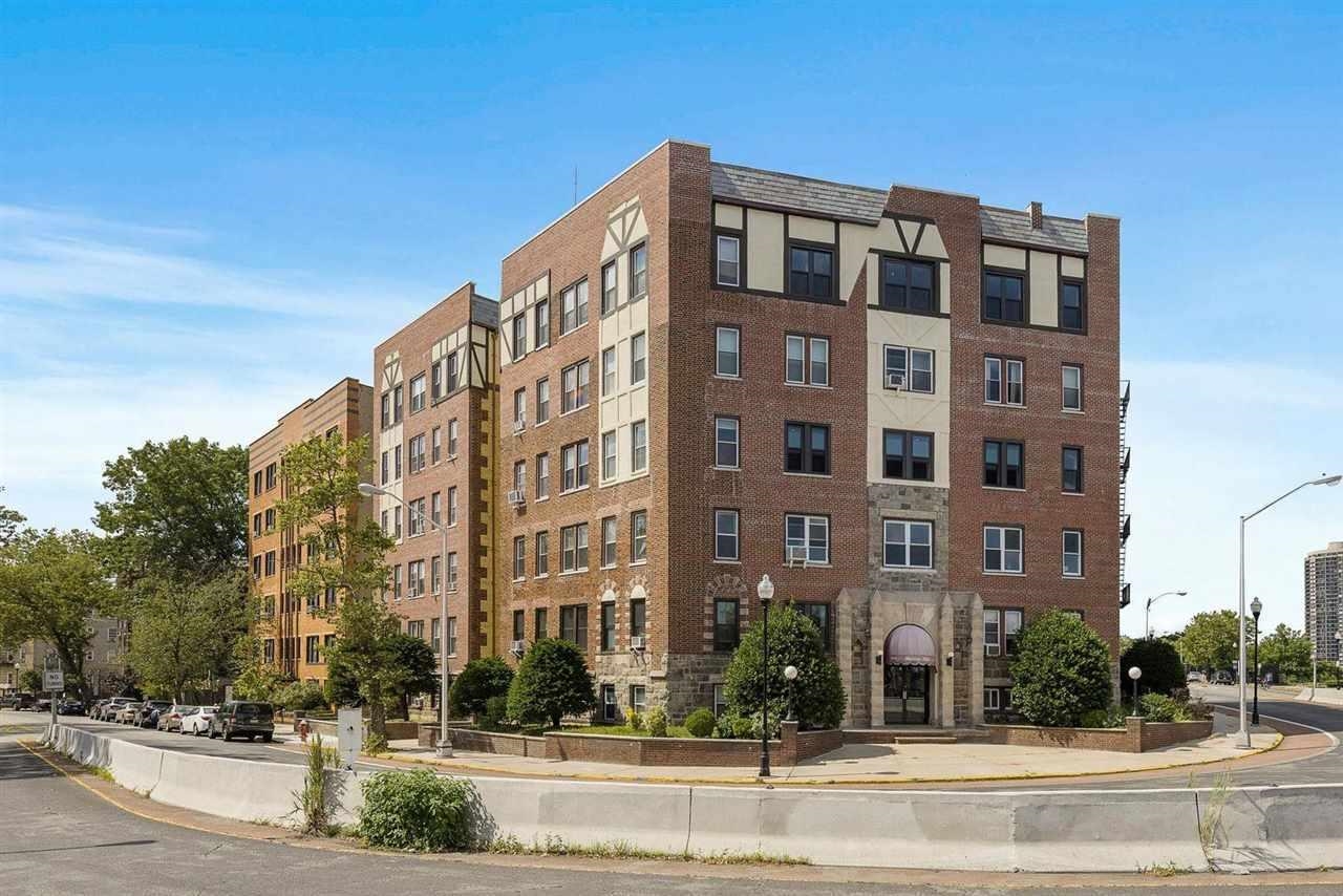 # 250015386 - For Rent in North Bergen NJ