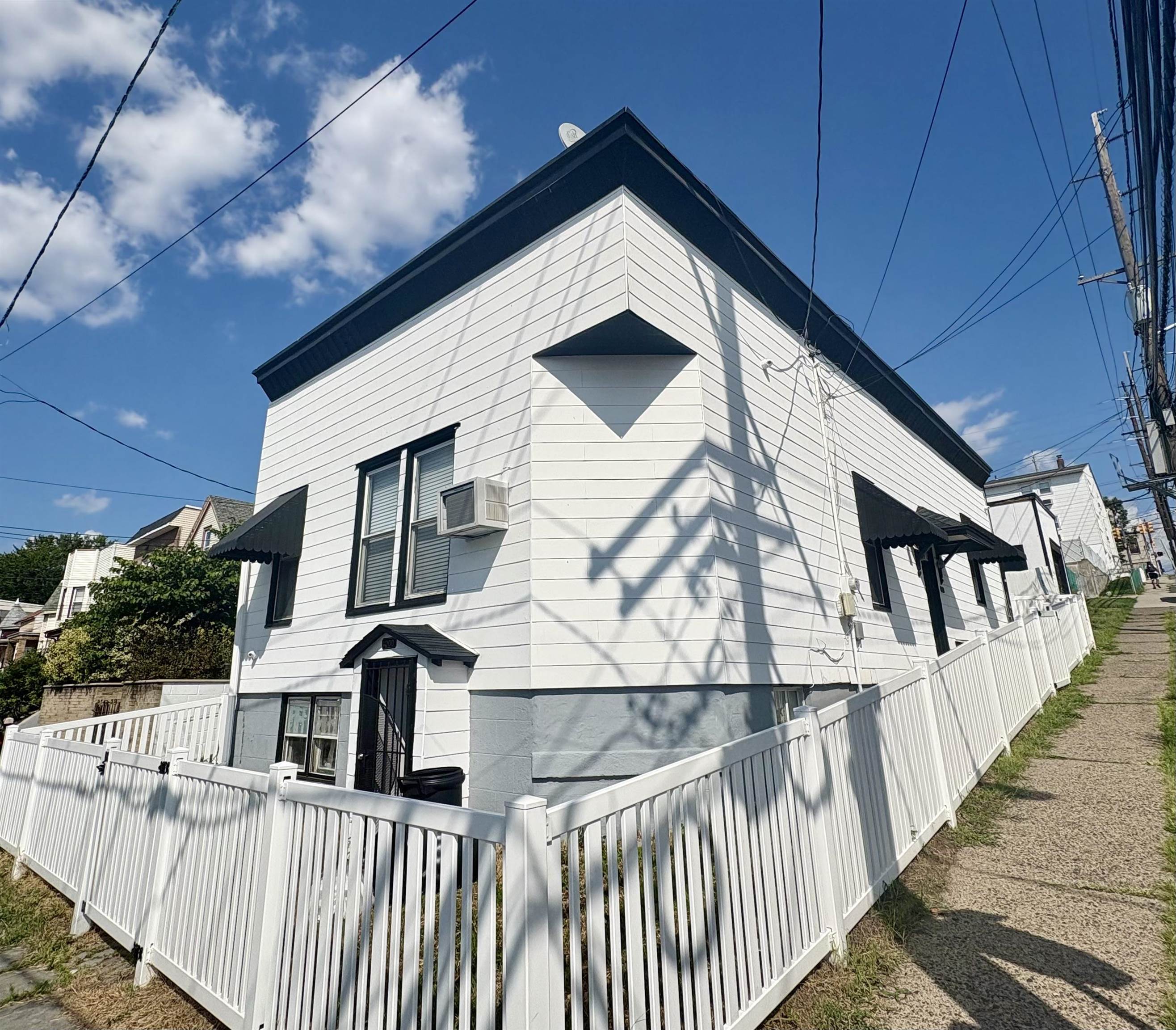 # 250015395 - For Rent in North Bergen NJ