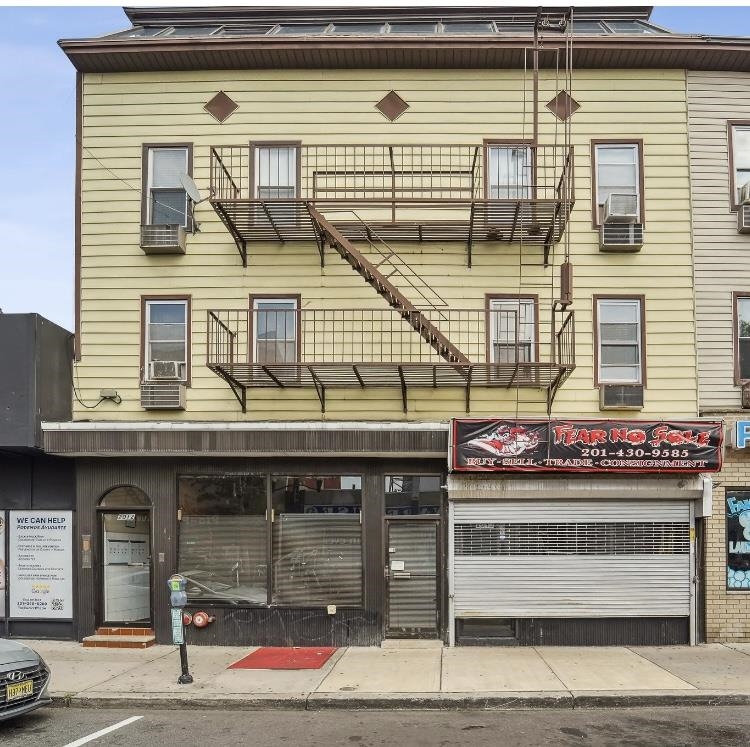 # 250015411 - For Rent in Union City NJ