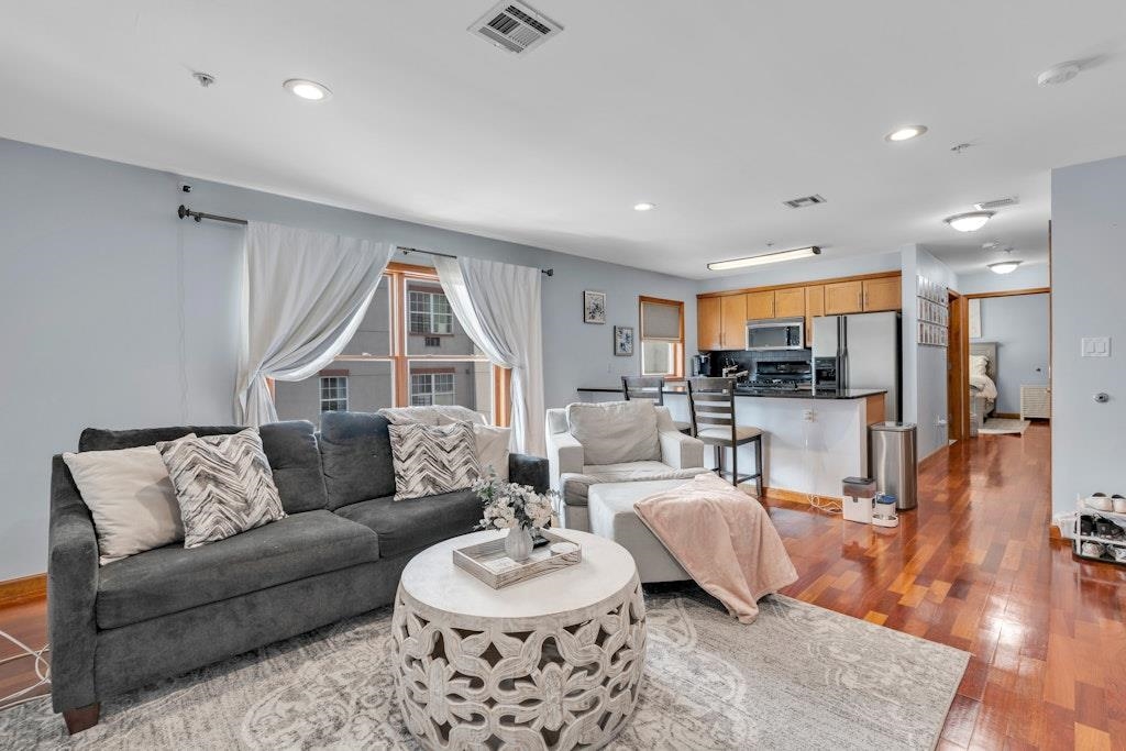 # 250015434 - For Rent in Union City NJ