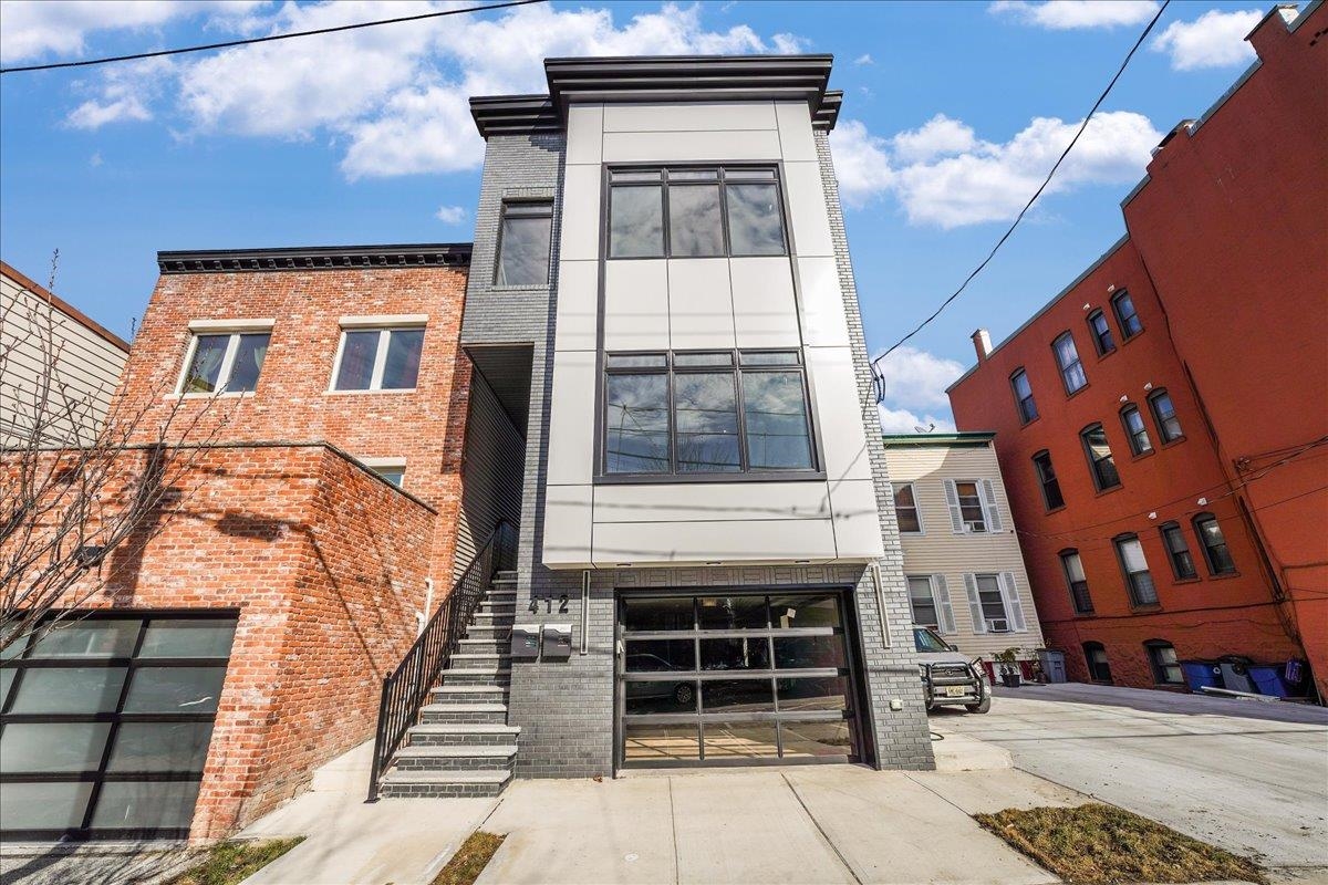 # 250015442 - For Rent in Union City NJ