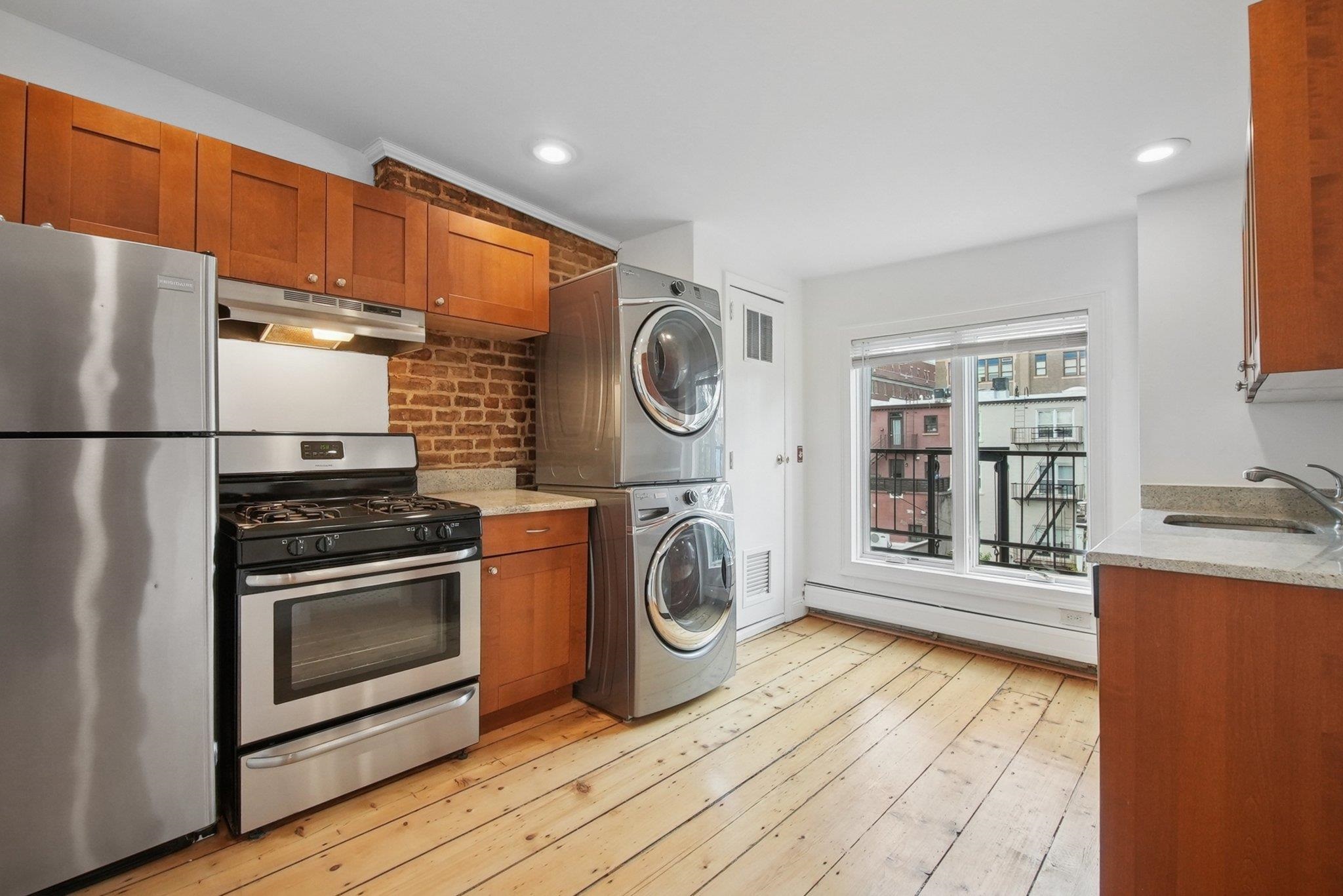 # 250015452 - For Rent in JERSEY CITY - Downtown NJ