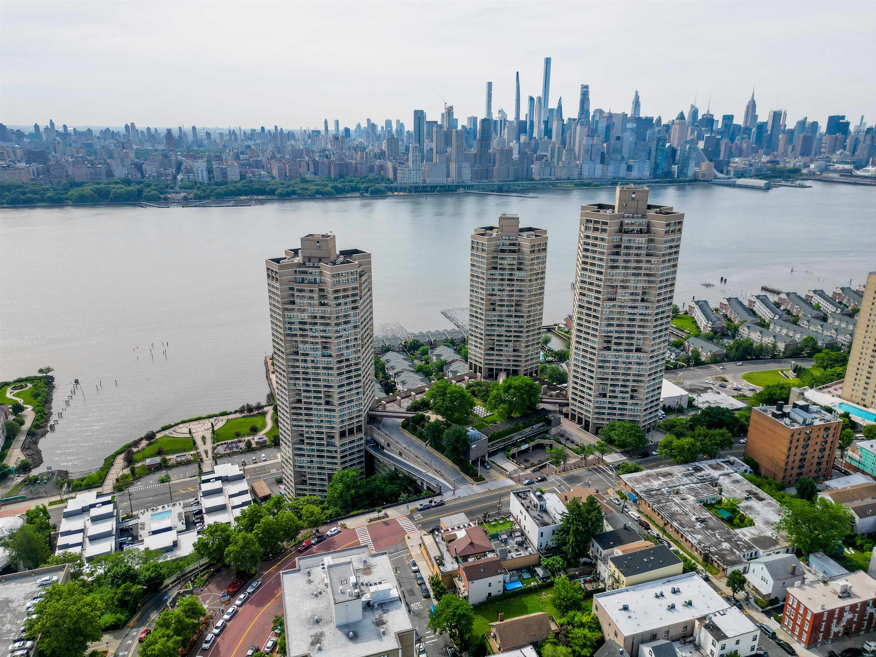# 250015467 - For Rent in Guttenberg NJ