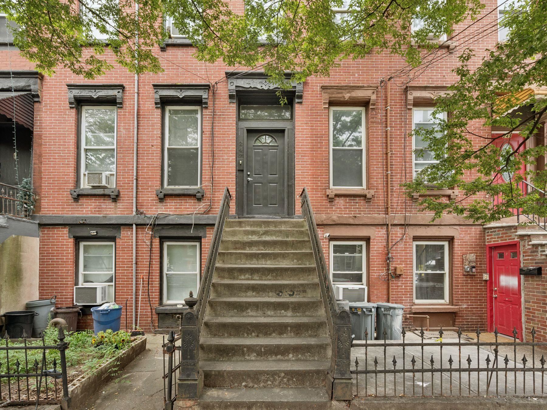 # 250015472 - For Rent in JERSEY CITY - Bergen-Lafayett NJ