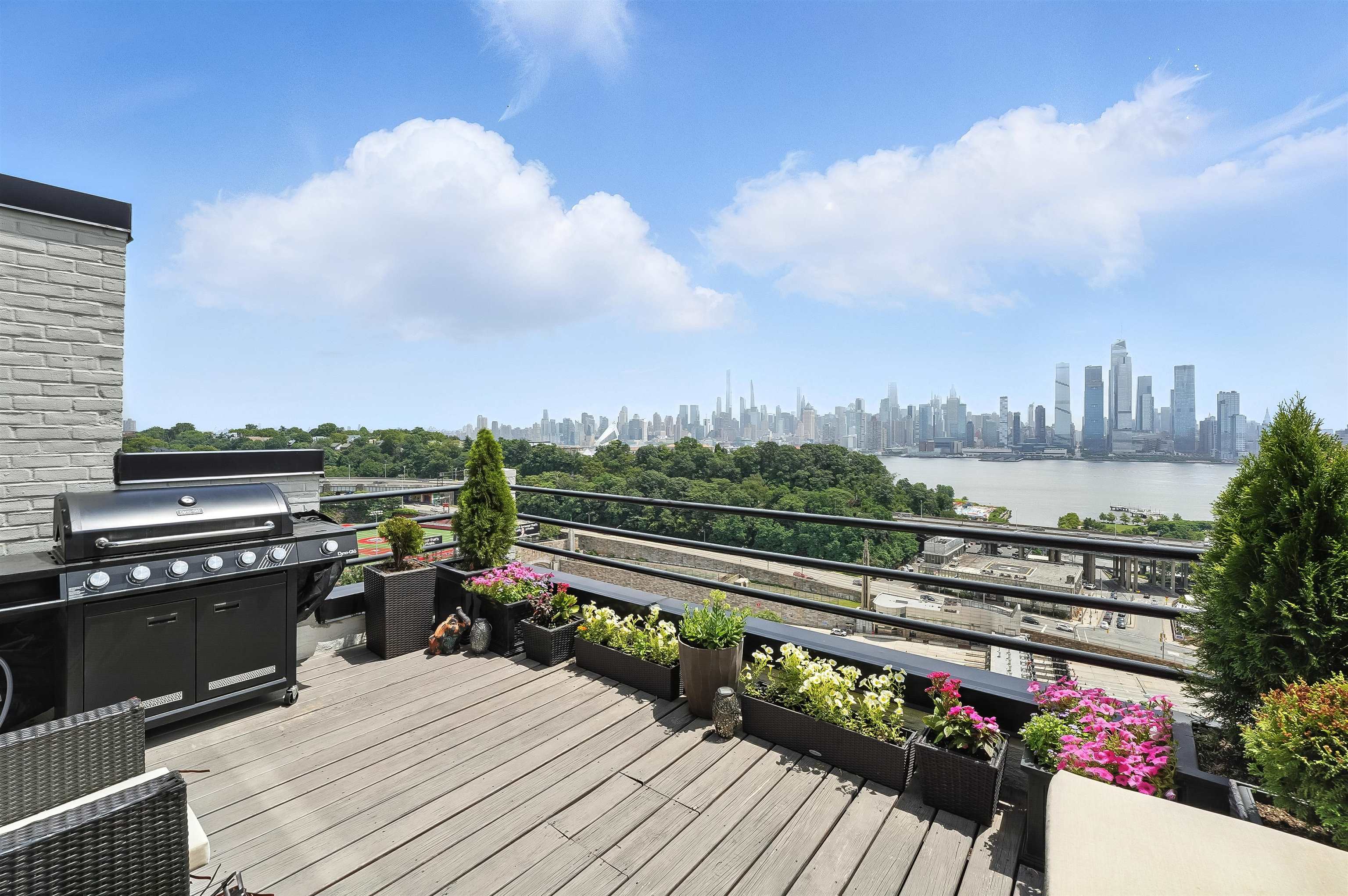 # 250015519 - For Rent in Weehawken NJ